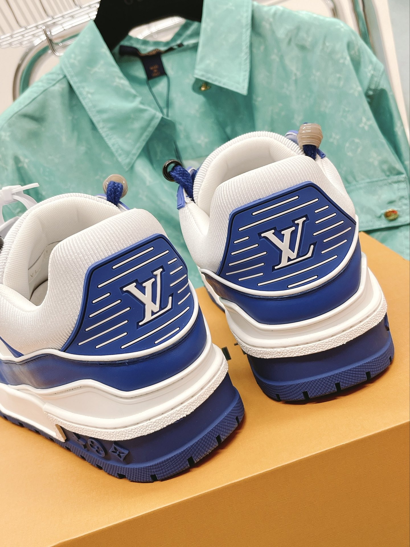 LOUIS VUITTON SNEAKERS