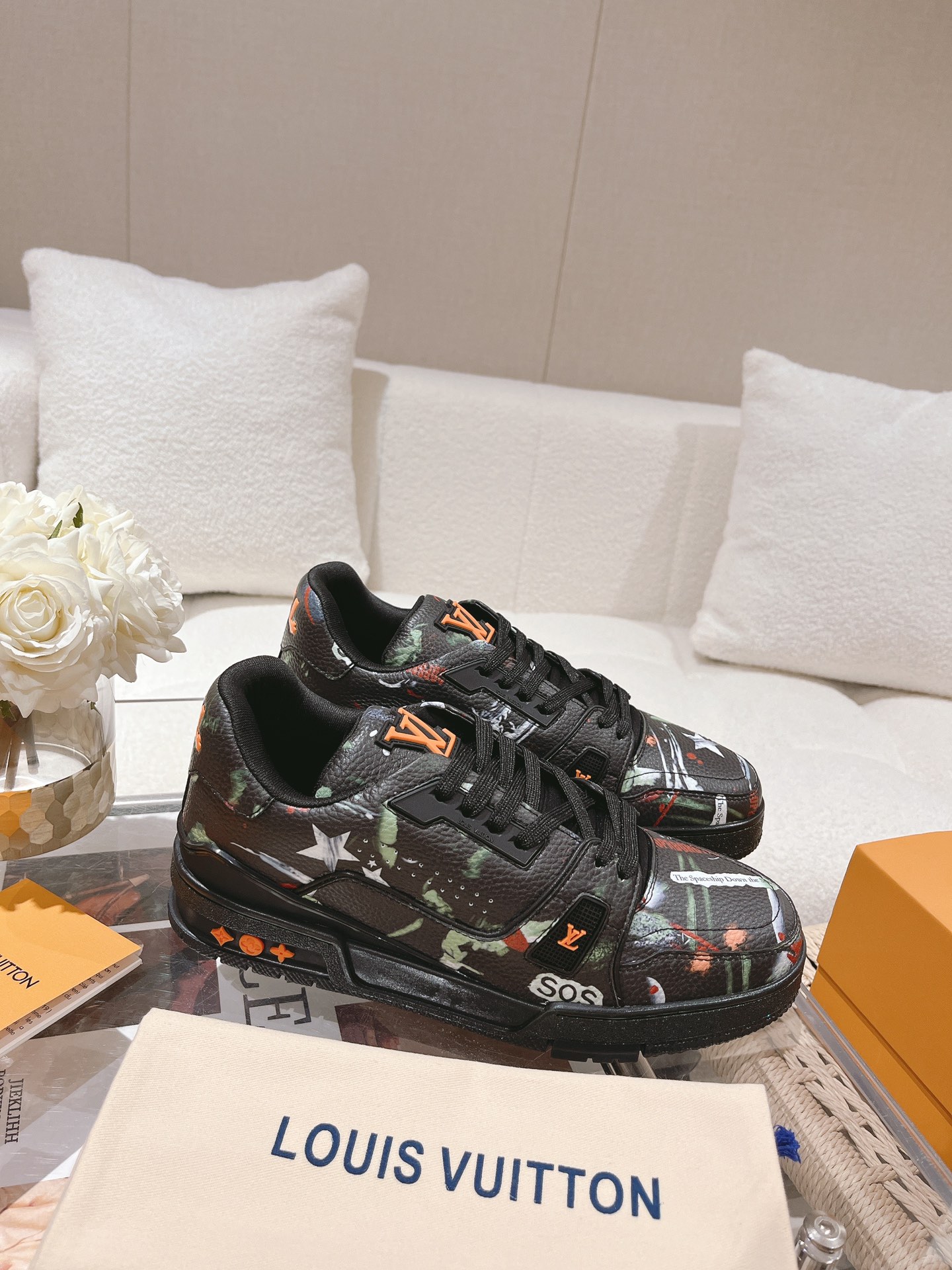 LOUIS VUITTON SNEAKERS