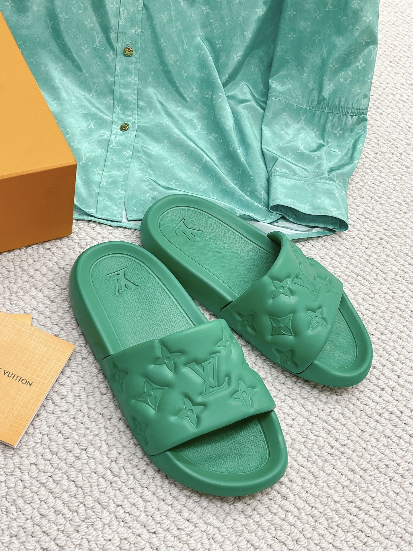 LOUIS VUITTON SLIDES