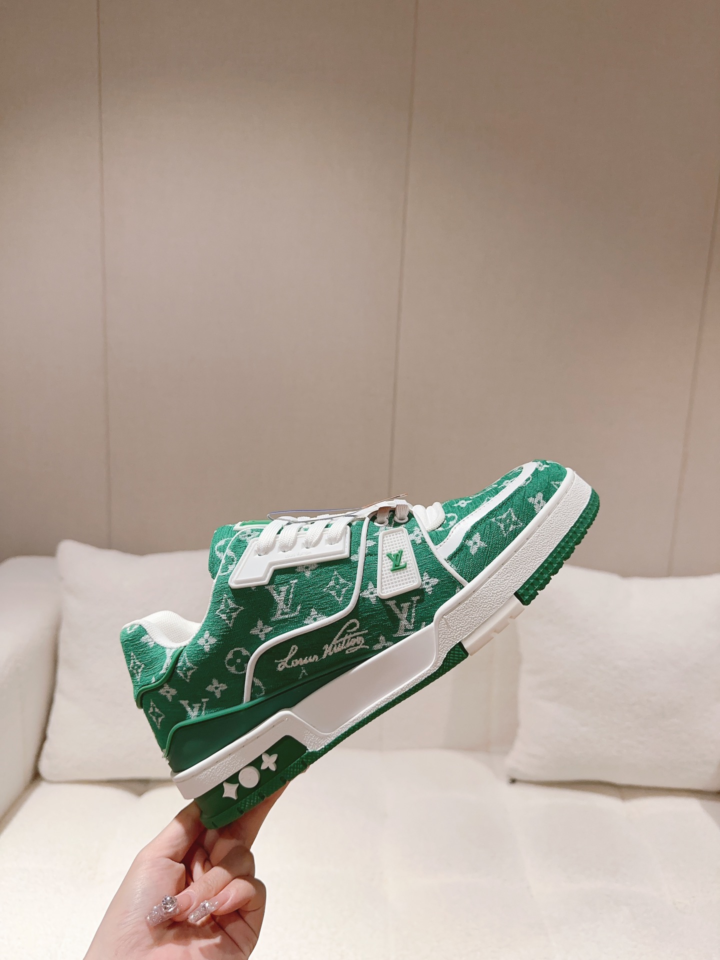 LOUIS VUITTON SNEAKERS