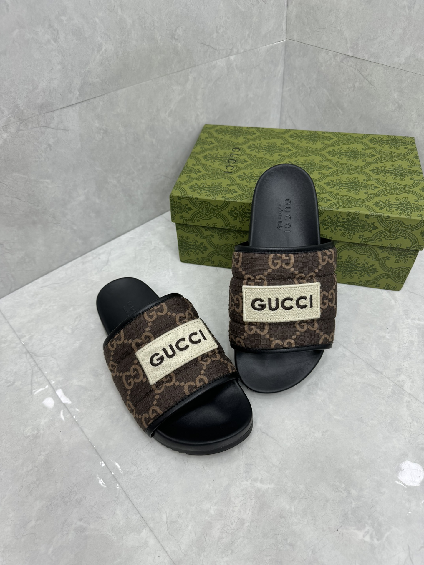 GUCCI SLIDES
