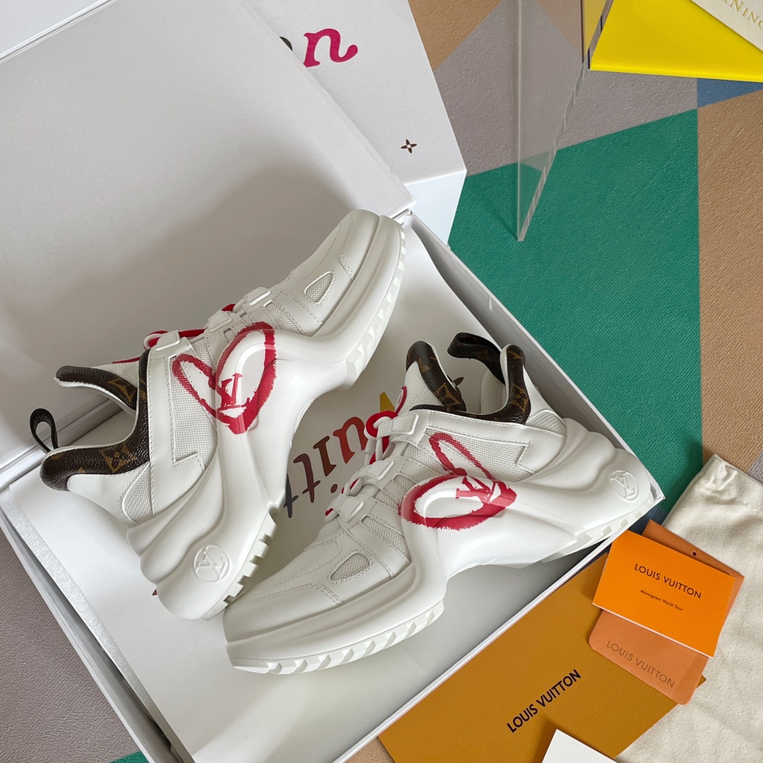 LOUIS VUITTON SNEAKERS