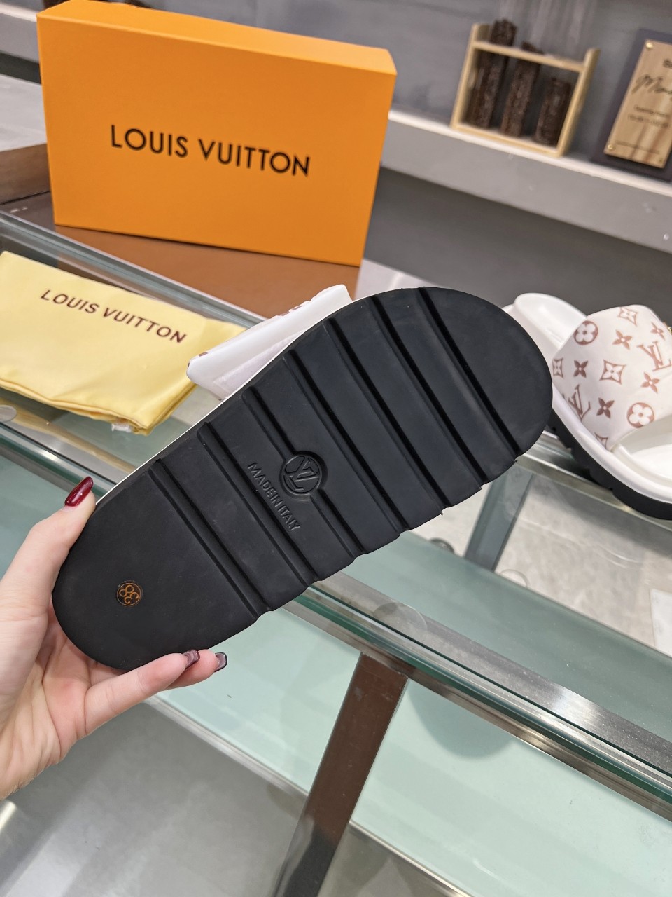 LOUIS VUITTON SLIDES