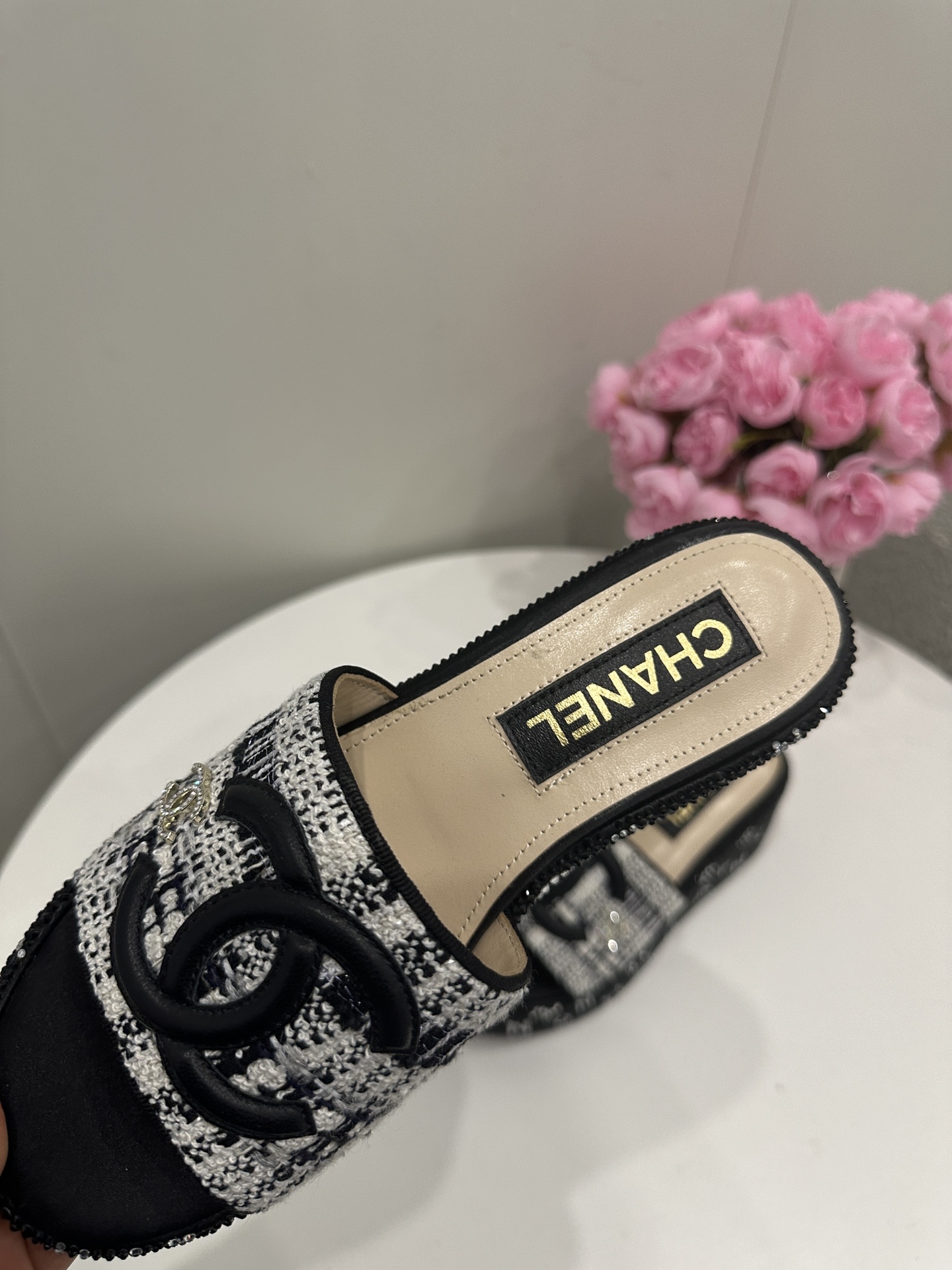 CHANEL SLIDES