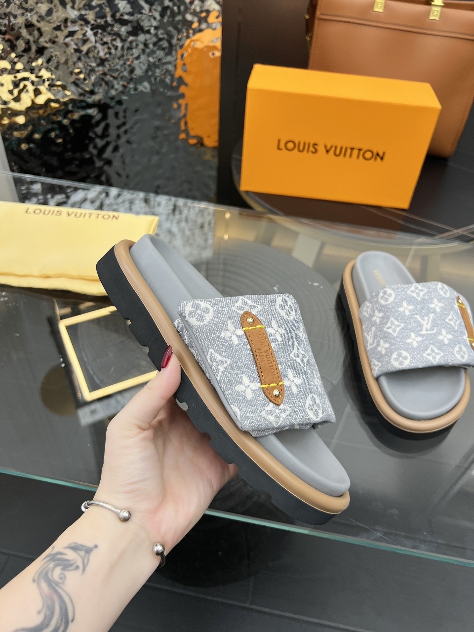 LOUIS VUITTON SLIDES