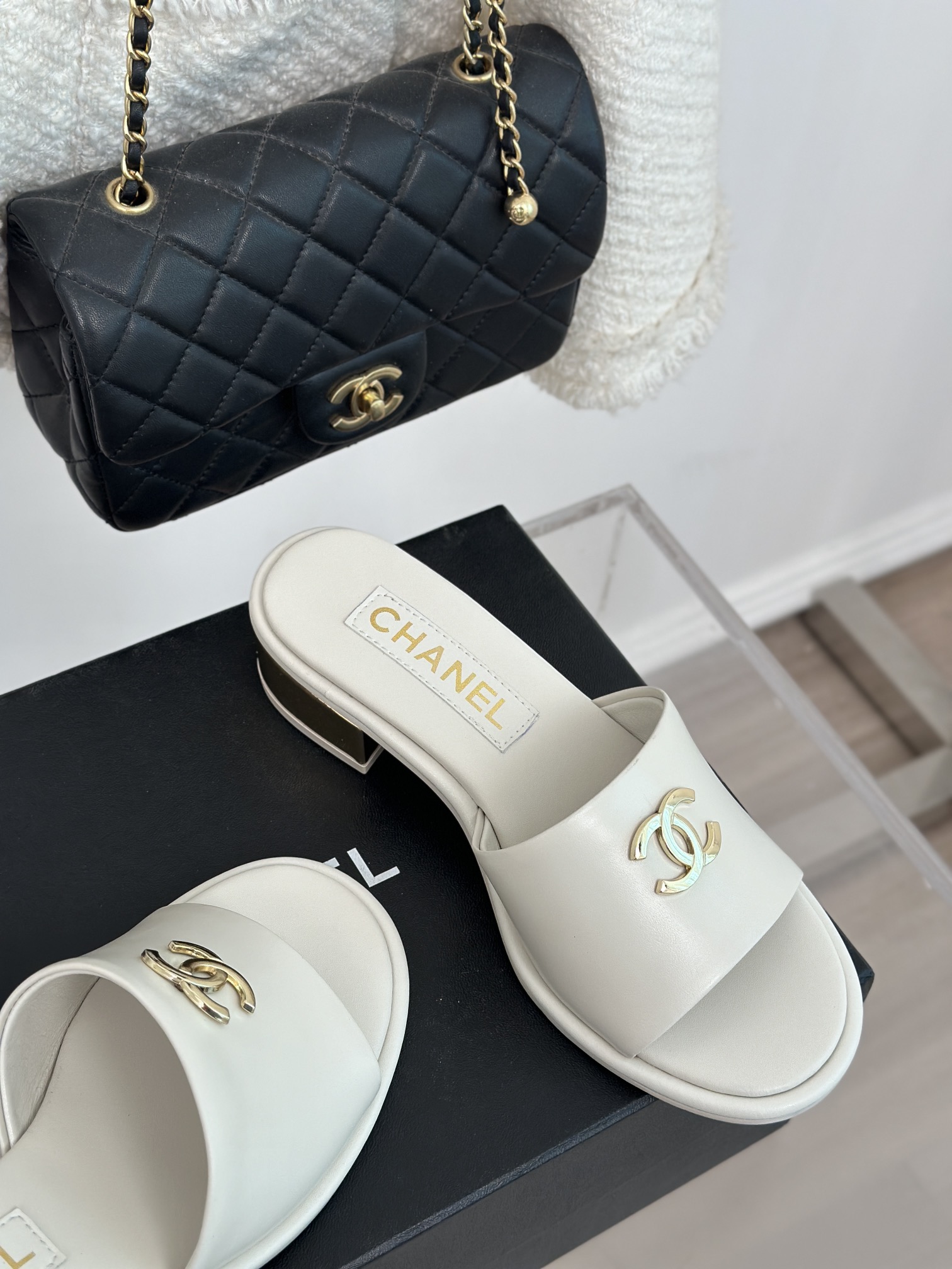 CHANEL SLIDES