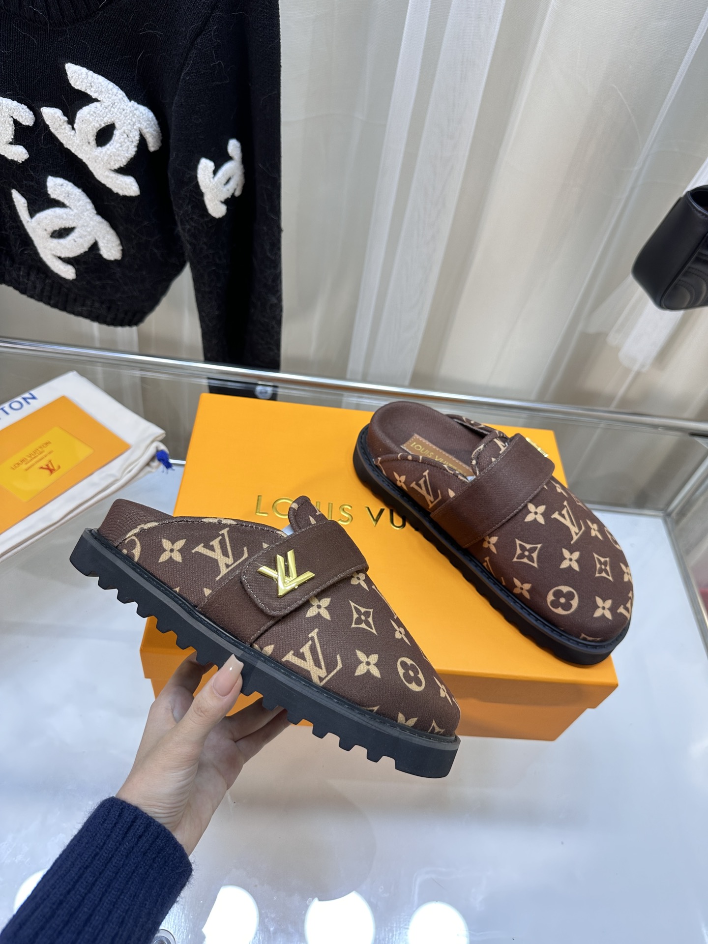 LOUIS VUITTON SLIDES