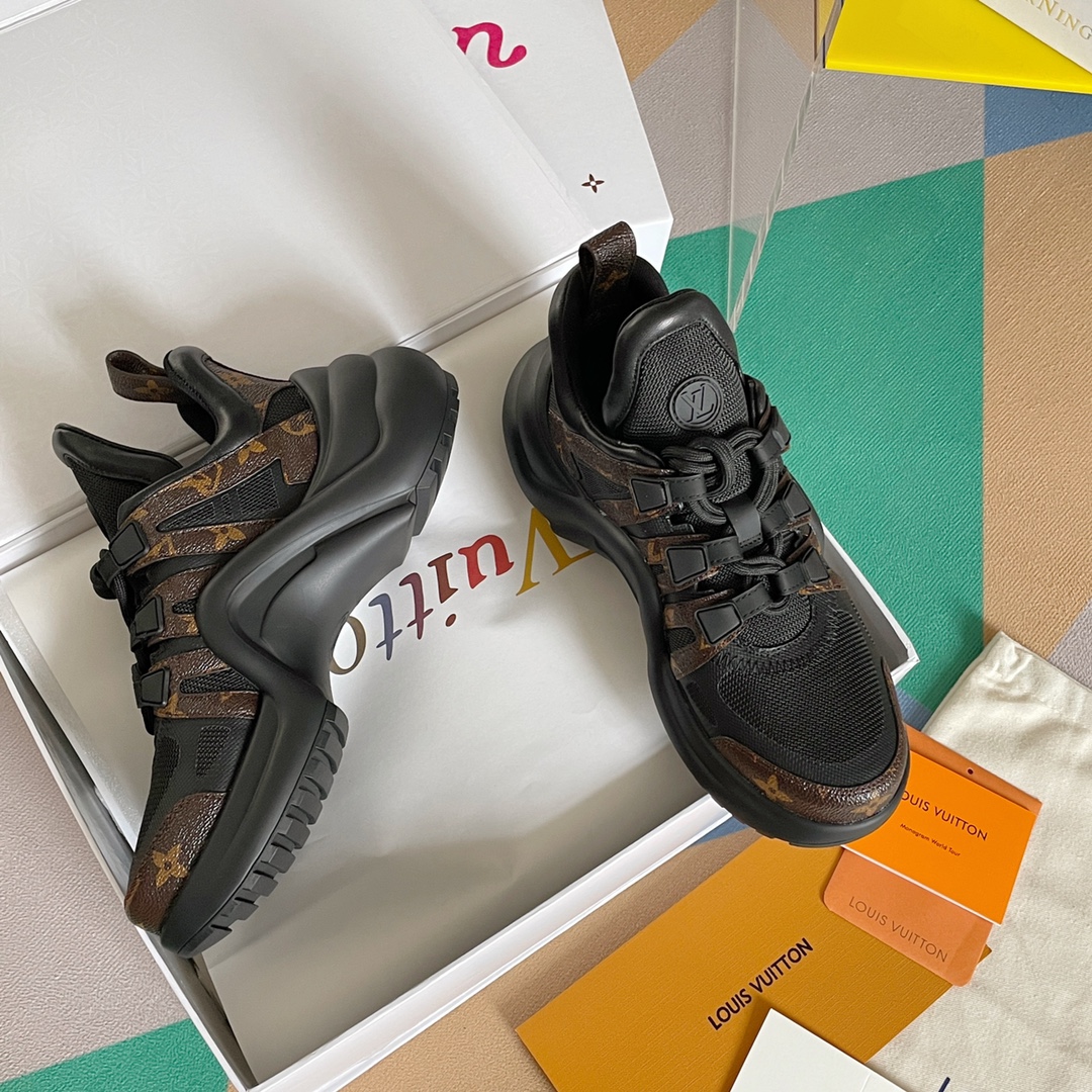 LOUIS VUITTON SNEAKERS