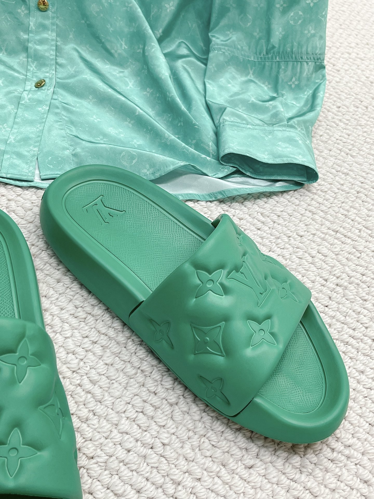 LOUIS VUITTON SLIDES