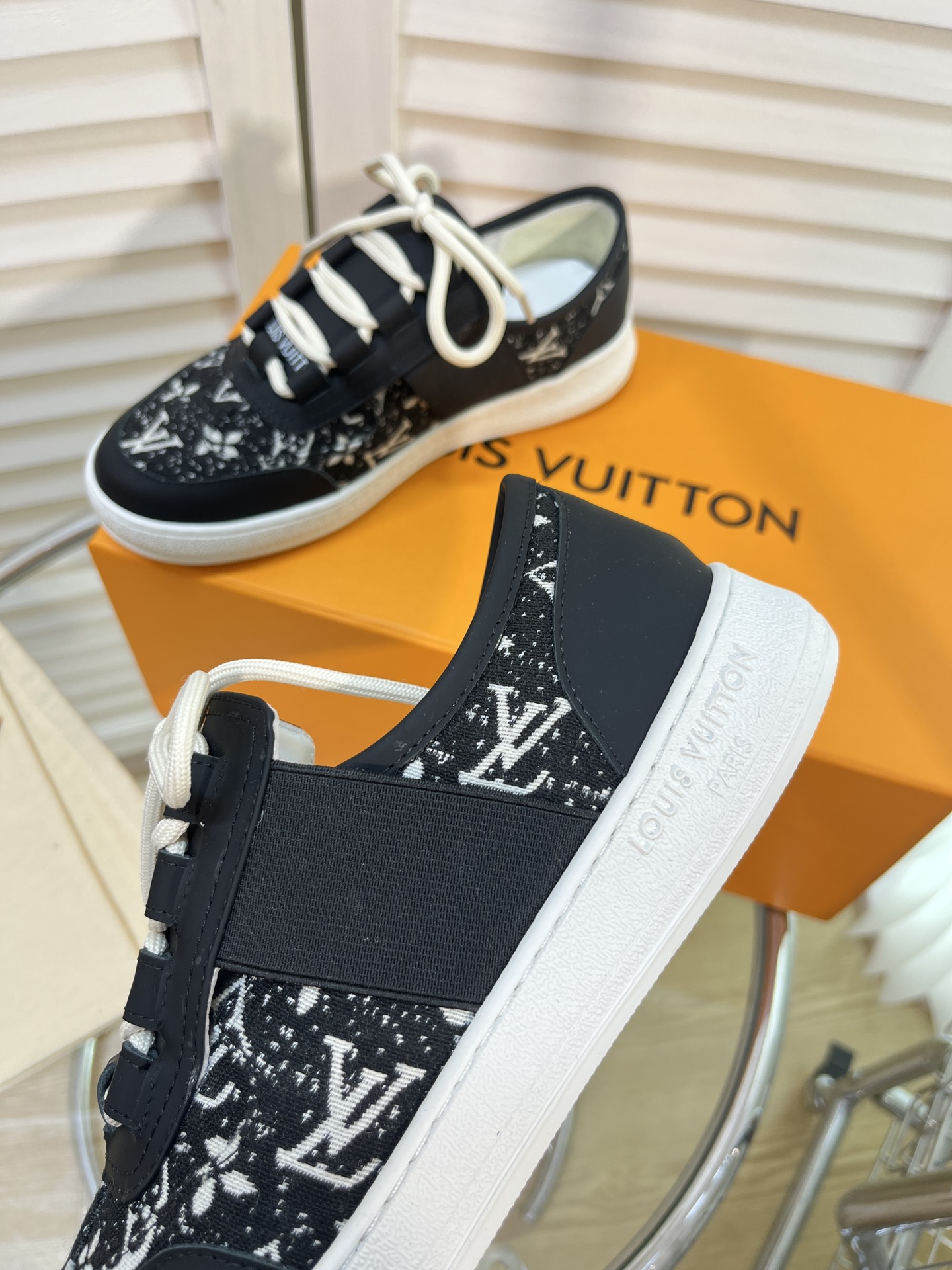 LOUIS VUITTON SNEAKERS