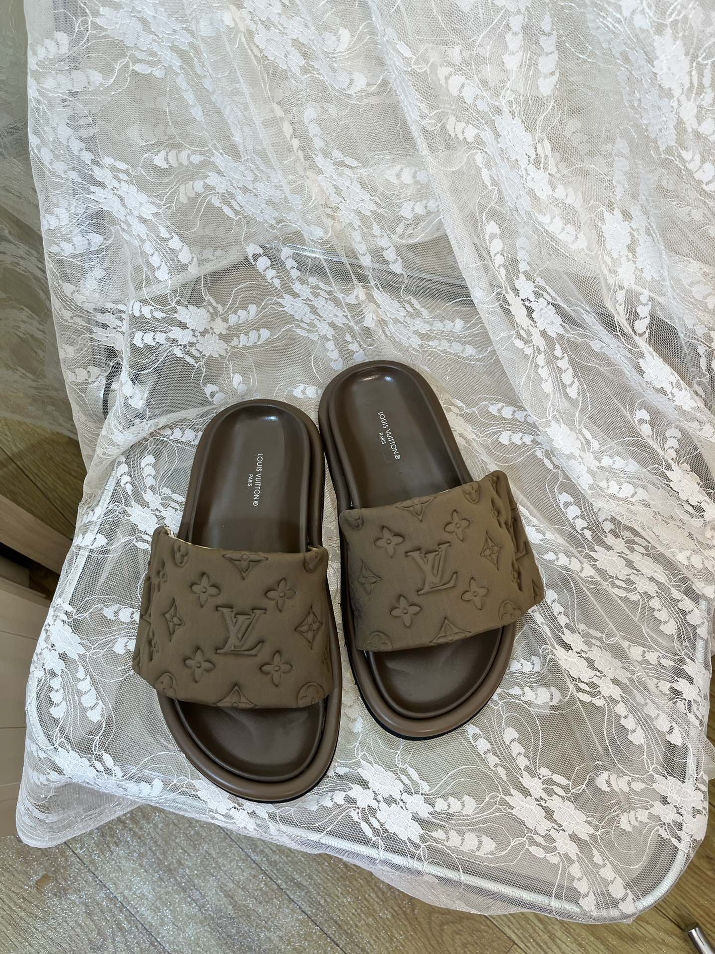LOUIS VUITTON SLIDES