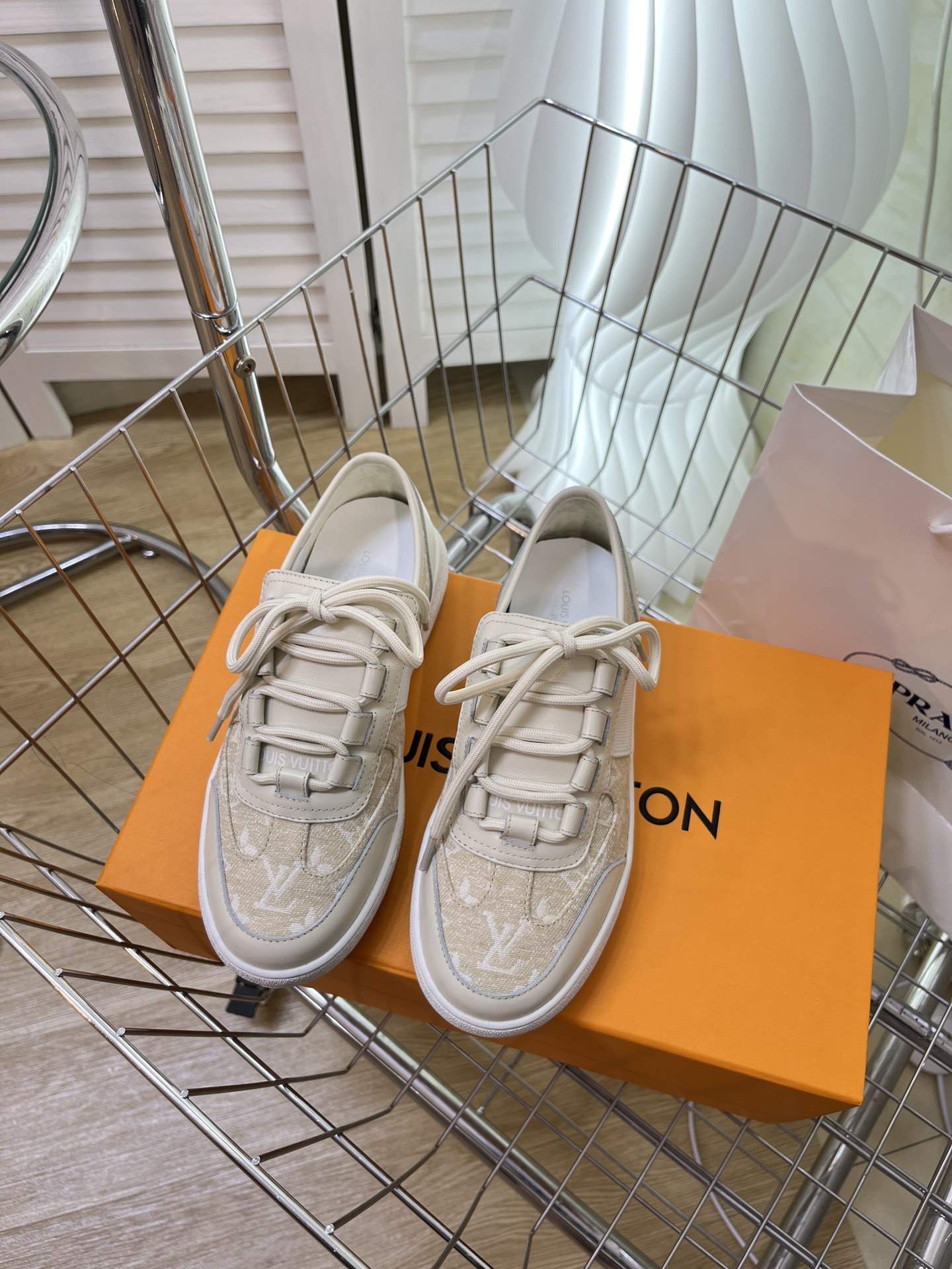 LOUIS VUITTON SNEAKERS