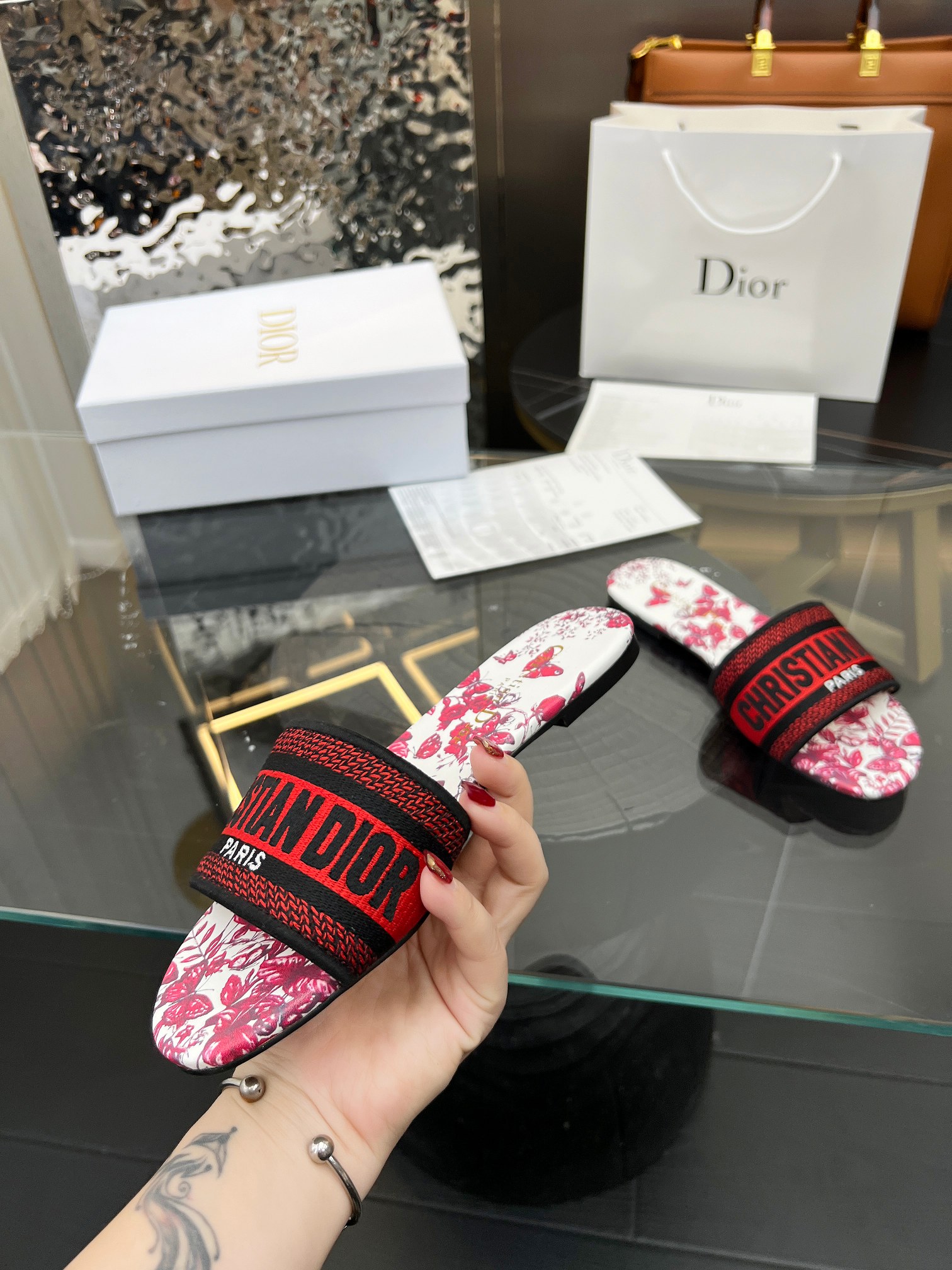 DIOR SLIDES