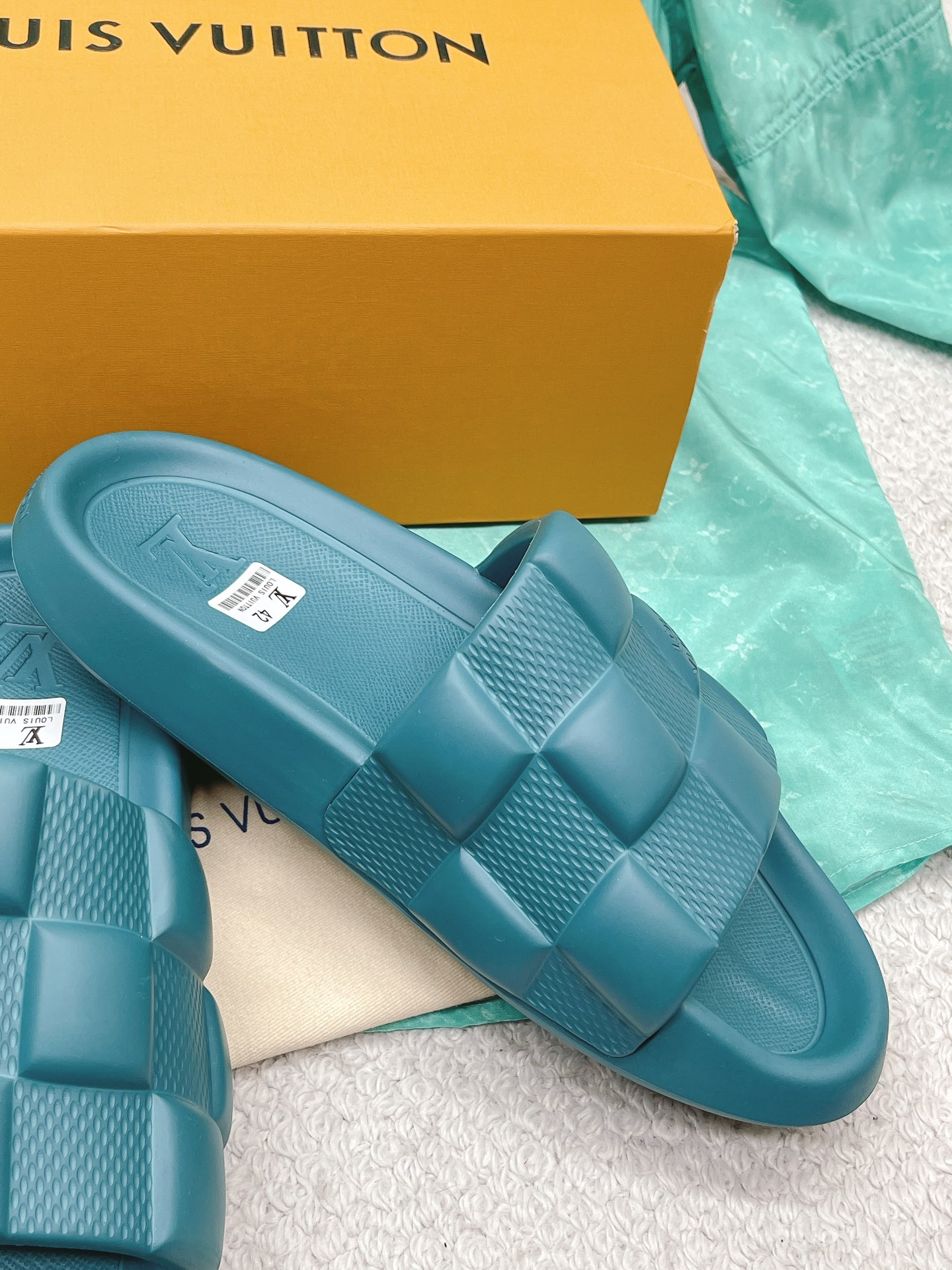 LOUIS VUITTON SLIDES