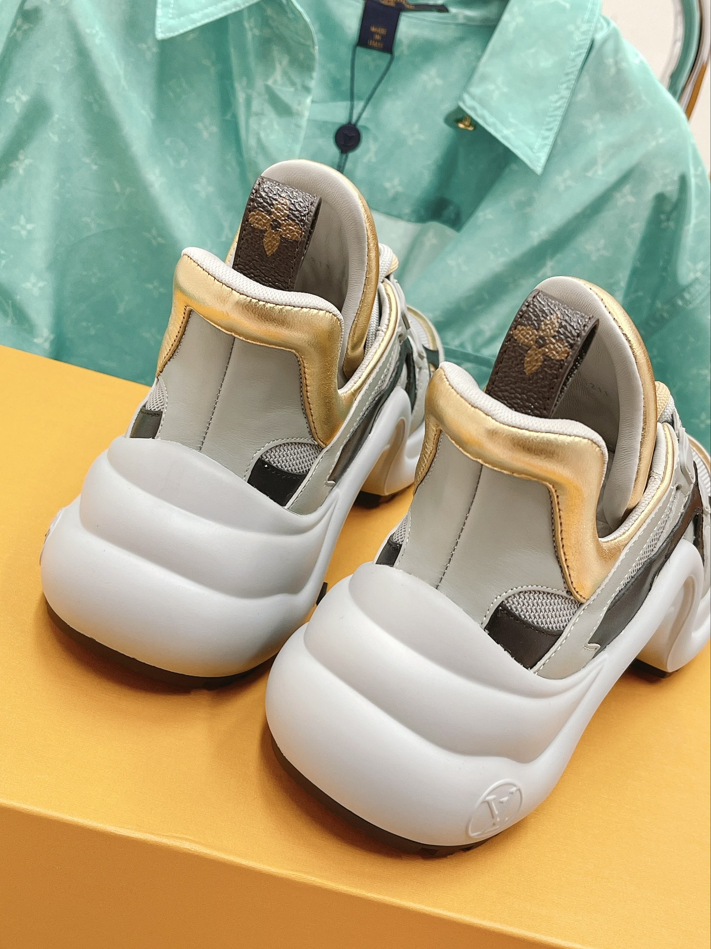 LOUIS VUITTON SNEAKERS