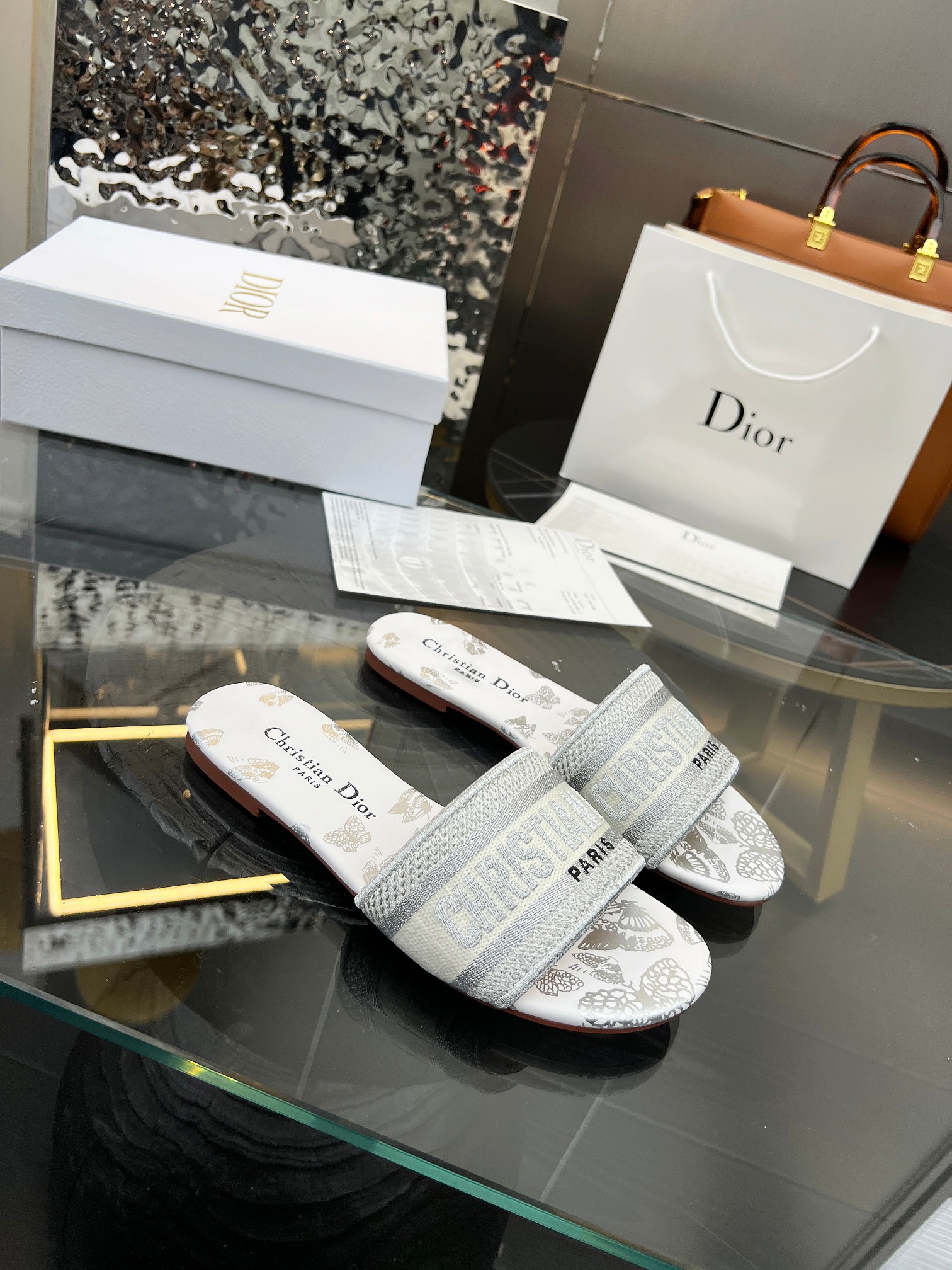DIOR SLIDES