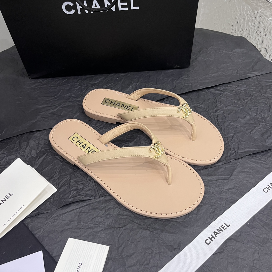 CHANEL SLIDES