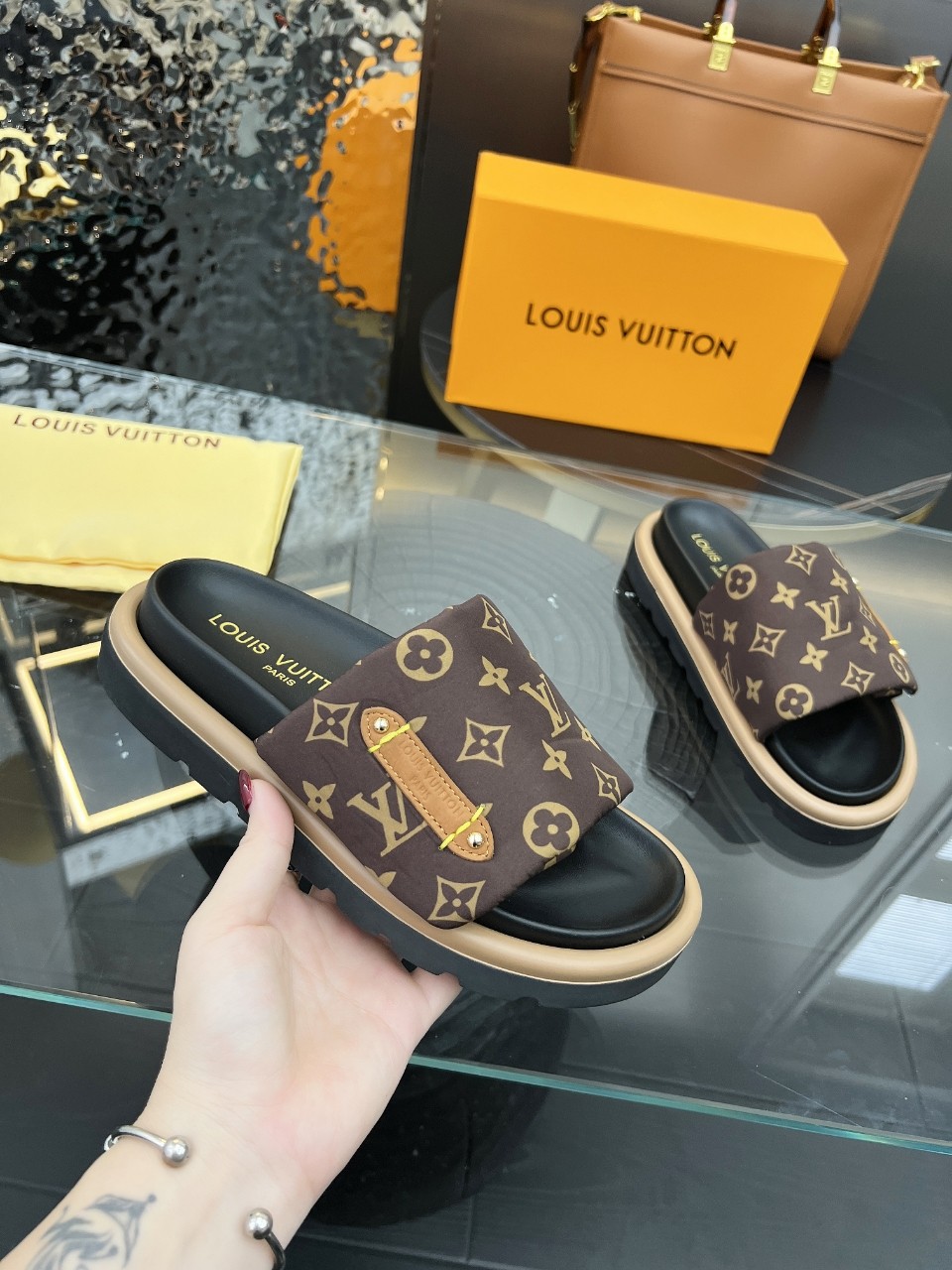 LOUIS VUITTON SLIDES