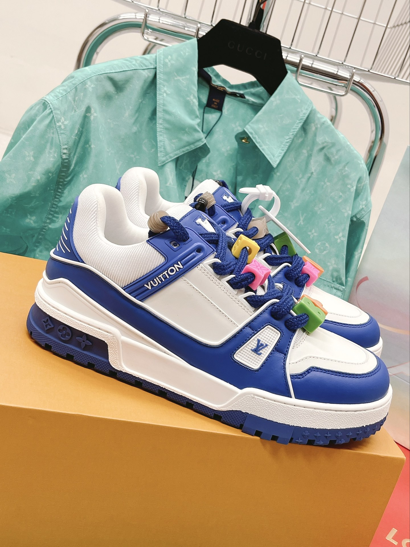 LOUIS VUITTON SNEAKERS