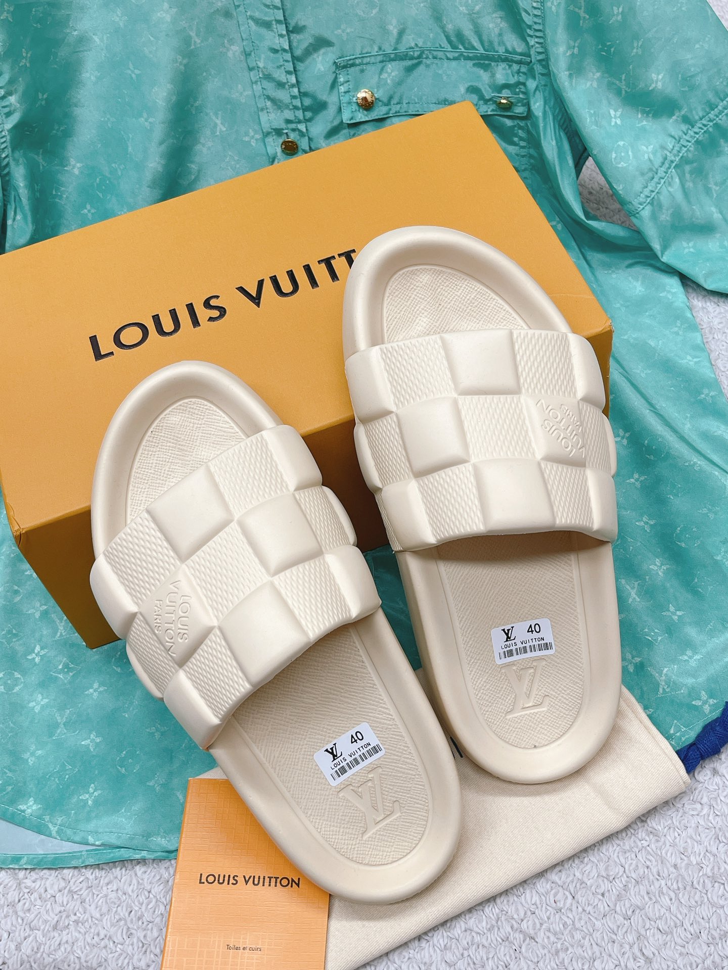 LOUIS VUITTON SLIDES