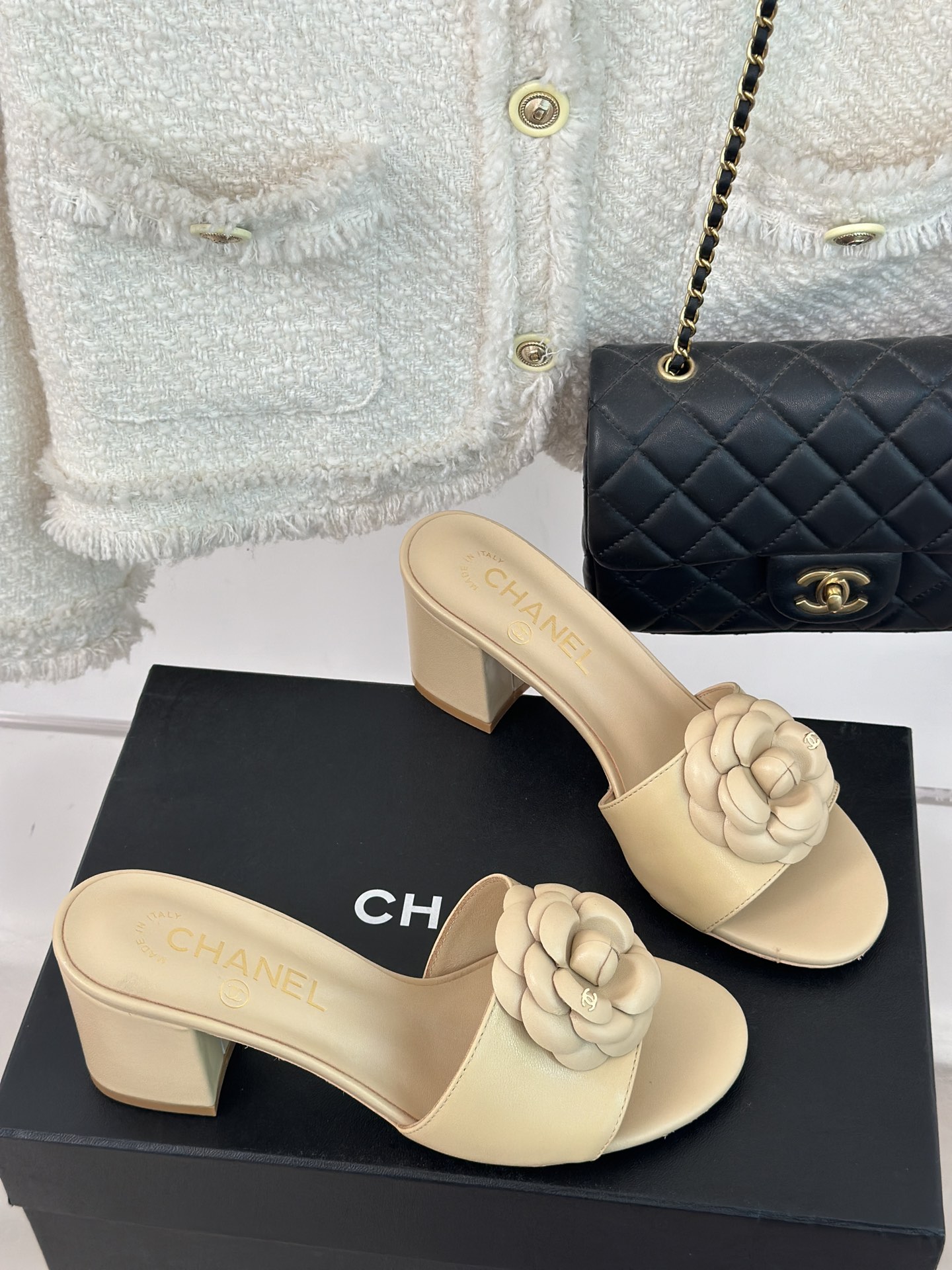 CHANEL SLIDES
