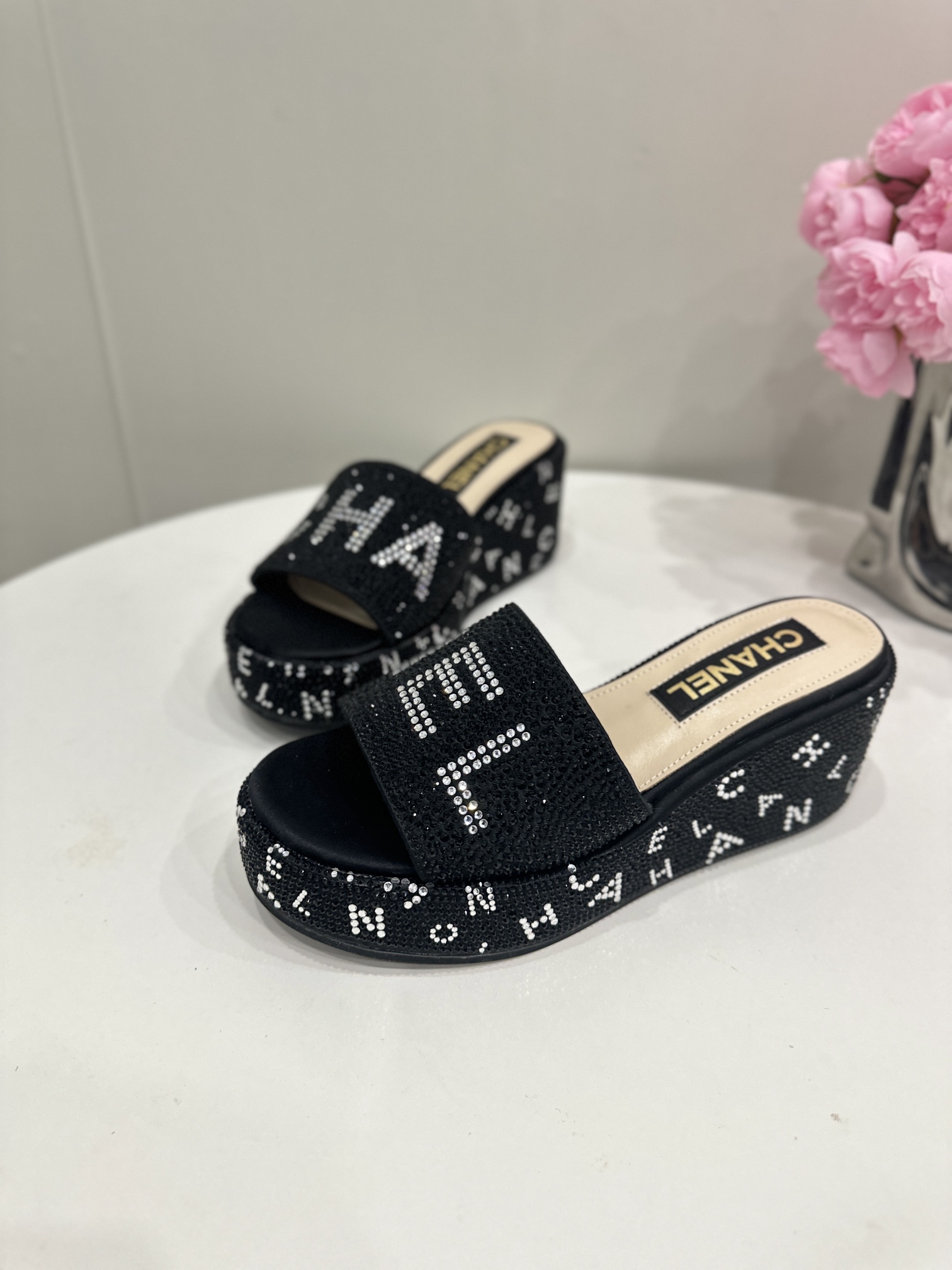 CHANEL SLIDES