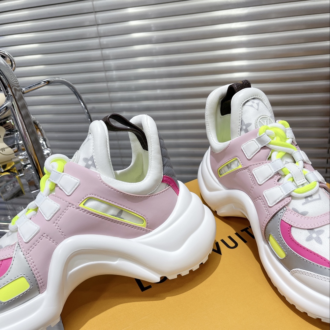 LOUIS VUITTON SNEAKERS