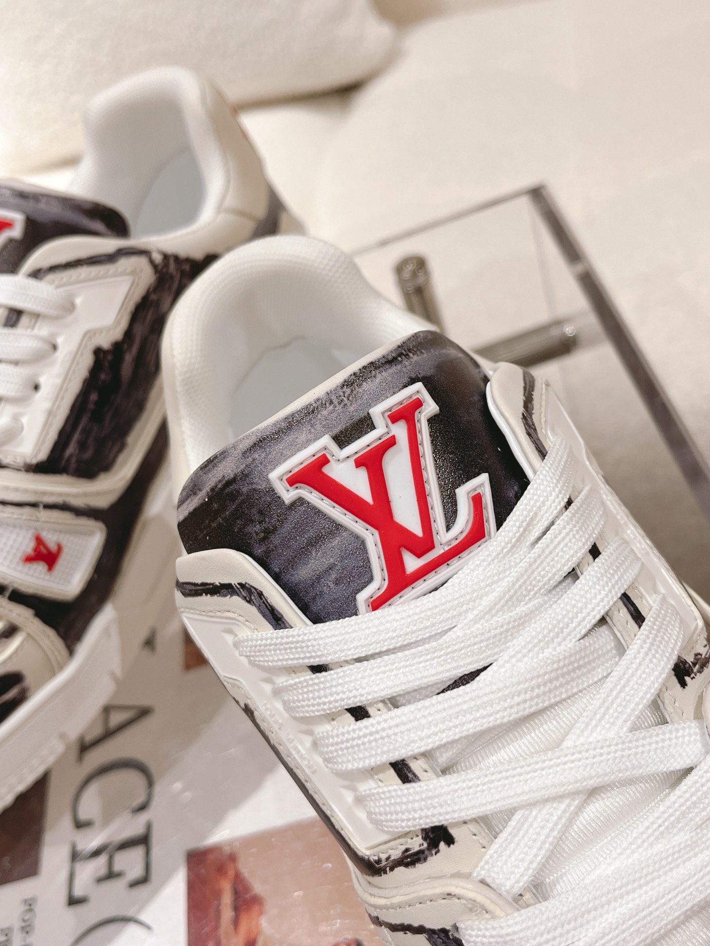 LOUIS VUITTON SNEAKERS