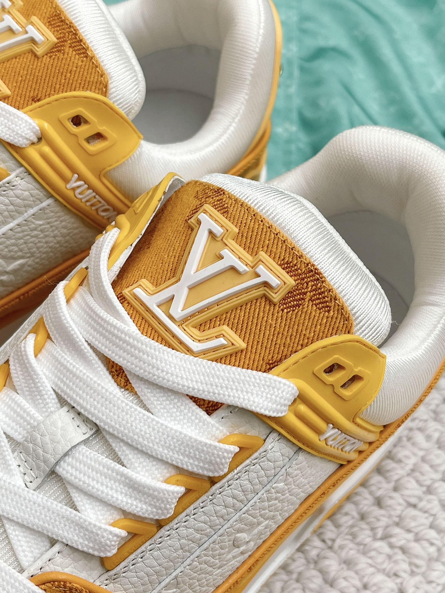 LOUIS VUITTON SNEAKERS