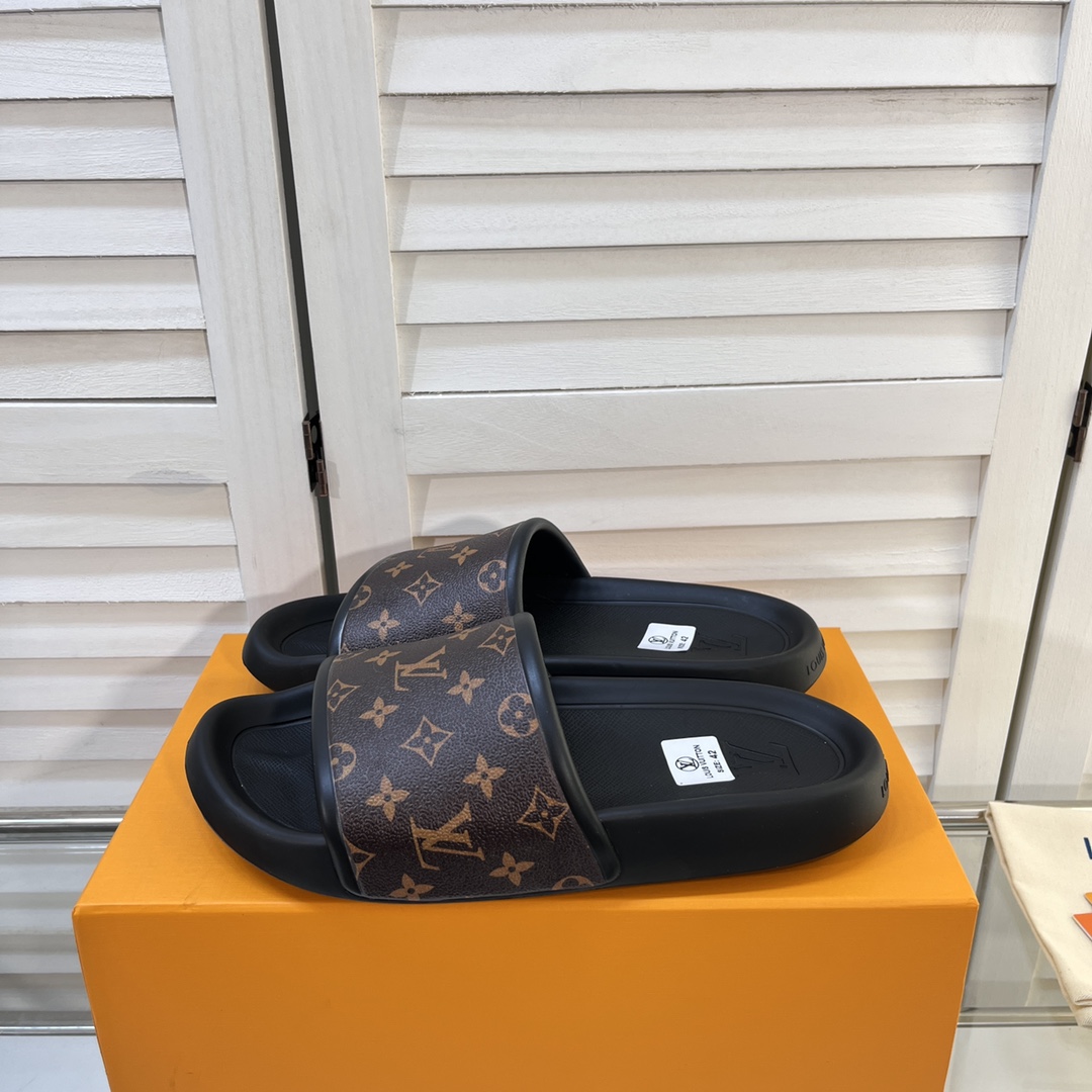 LOUIS VUITTON SLIDES