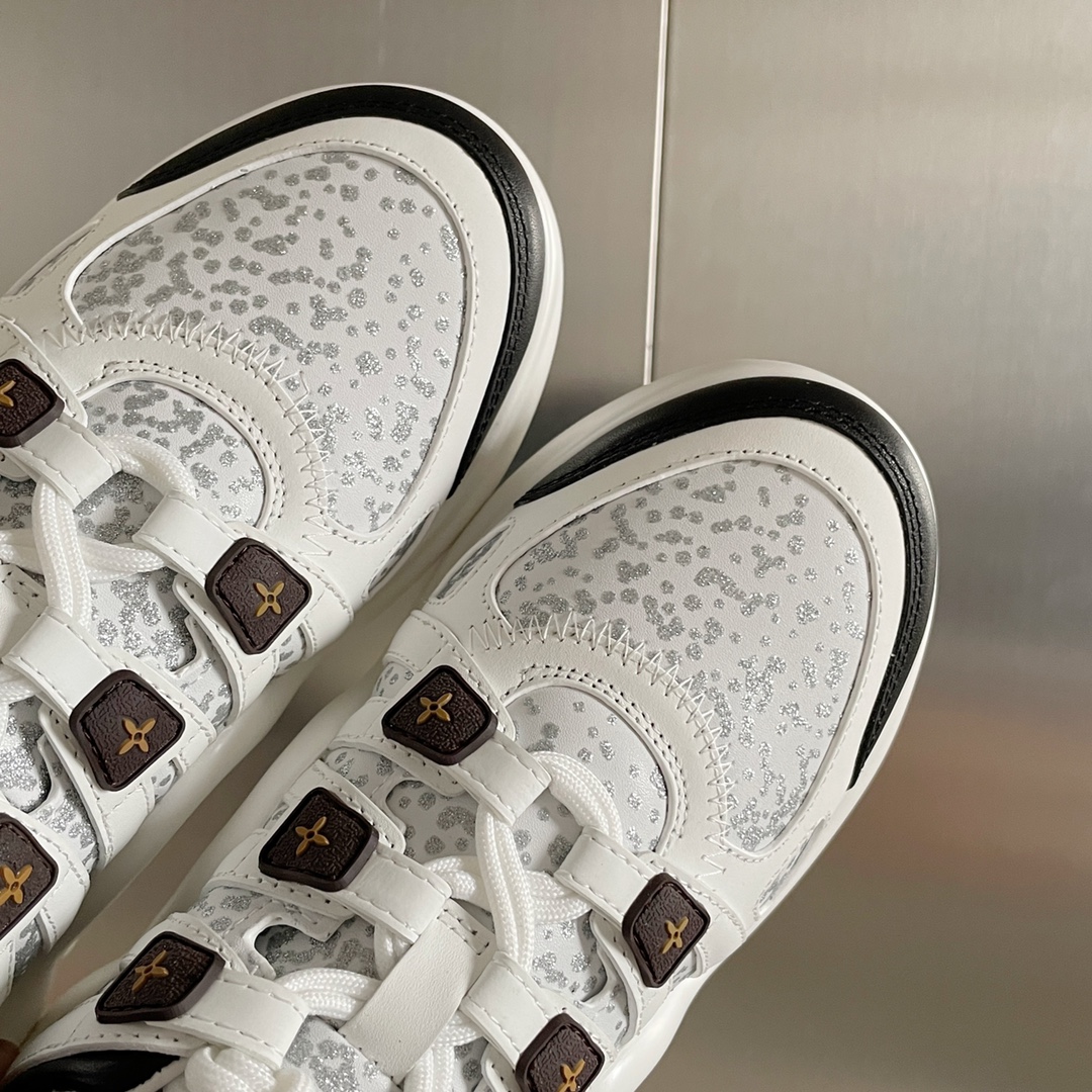 LOUIS VUITTON SNEAKERS