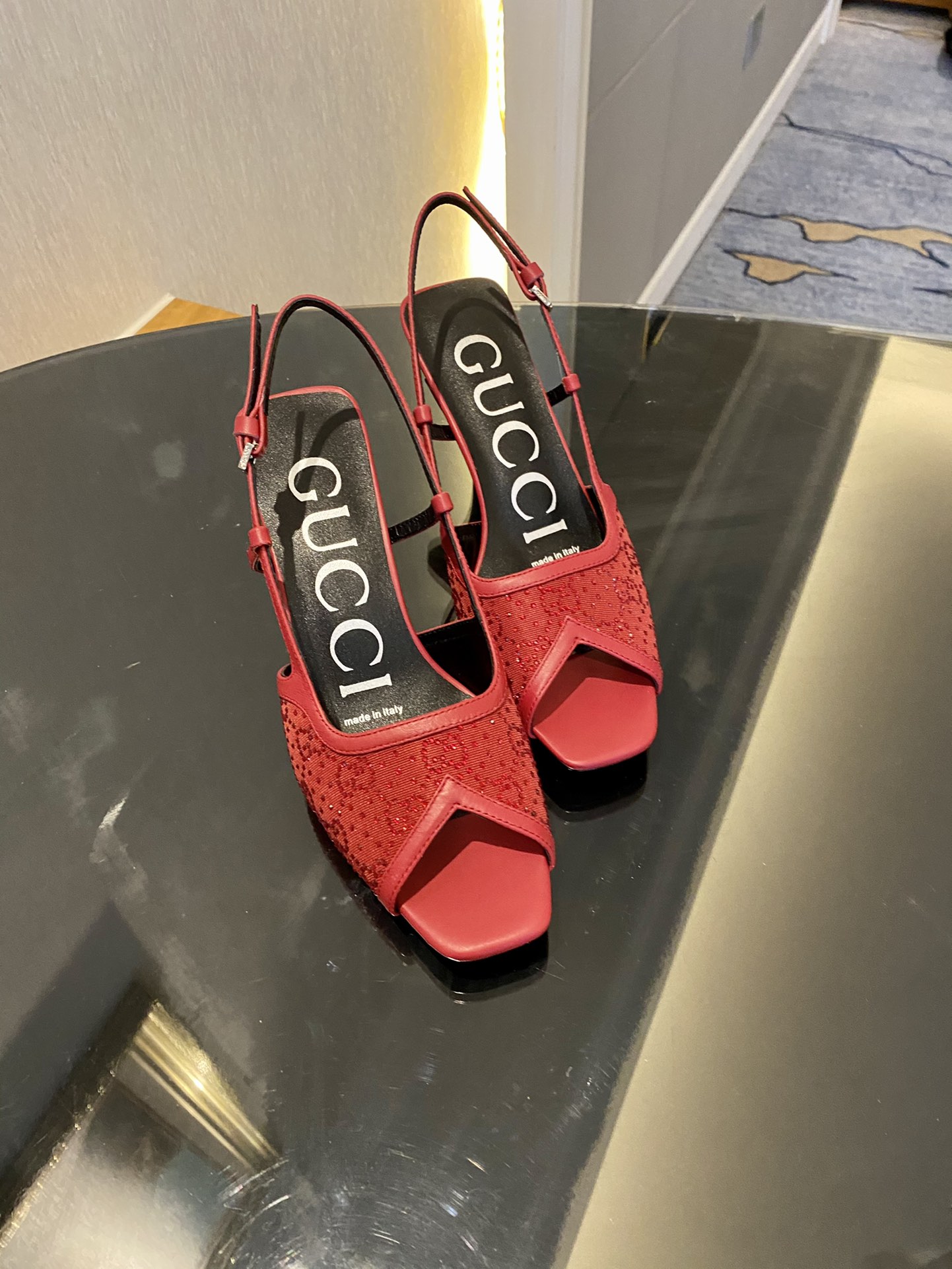 GUCCI SANDALS
