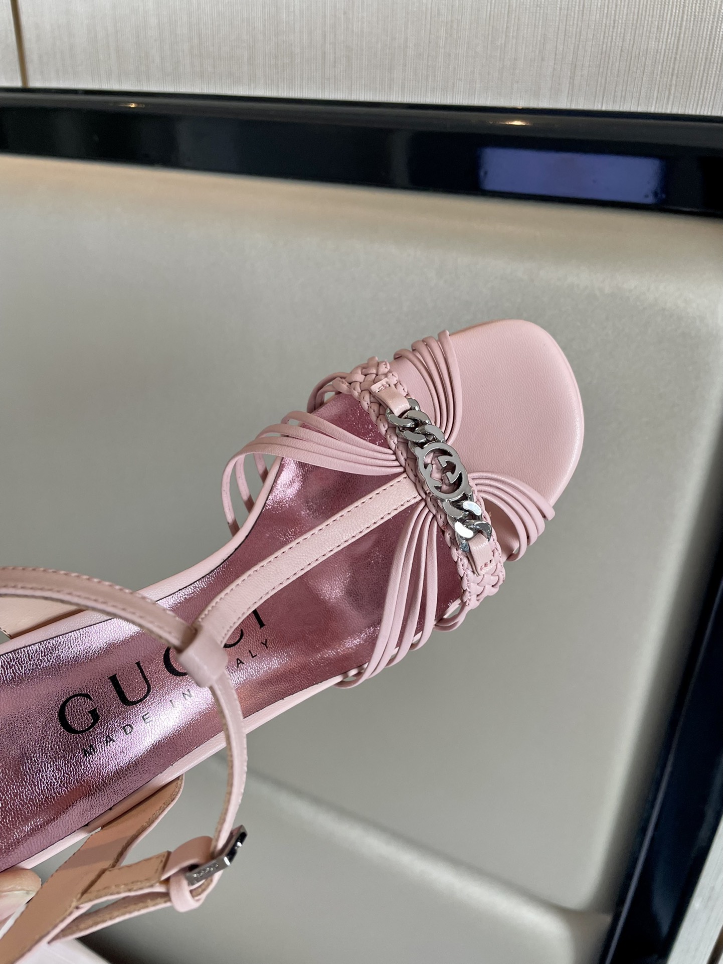 GUCCI SANDALS
