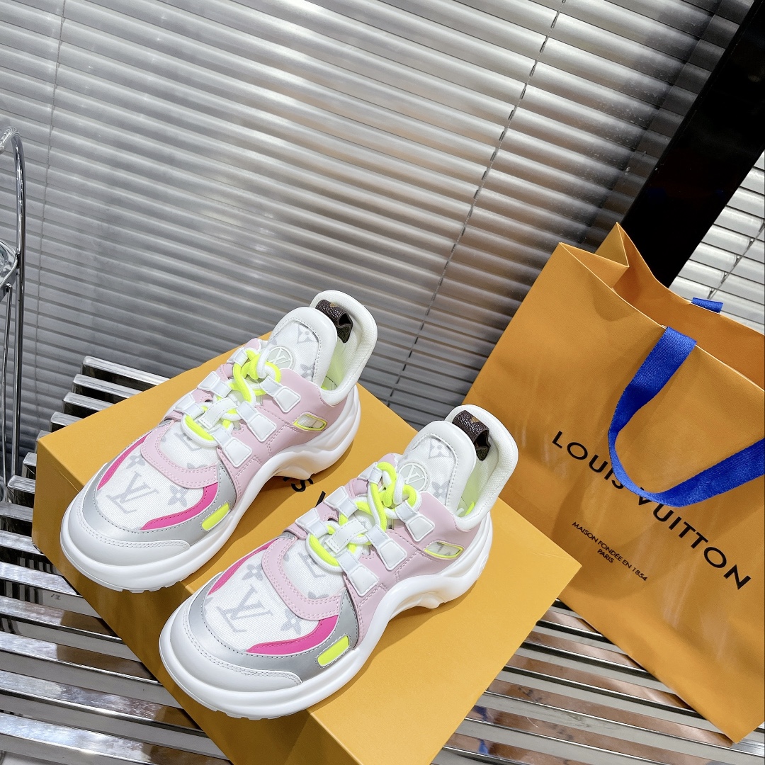 LOUIS VUITTON SNEAKERS