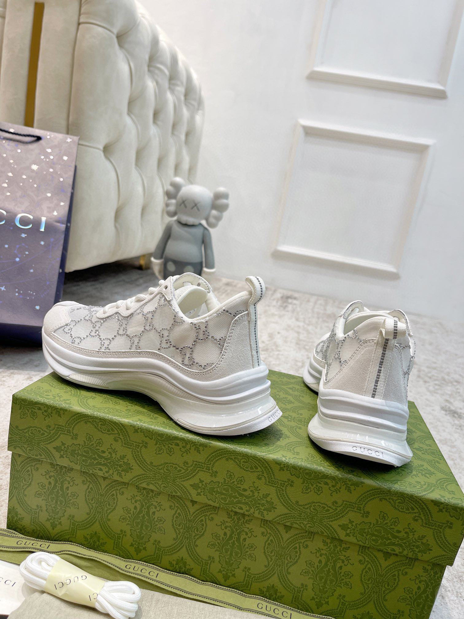 WOMEN'S GUCCI RUN SNEAKER