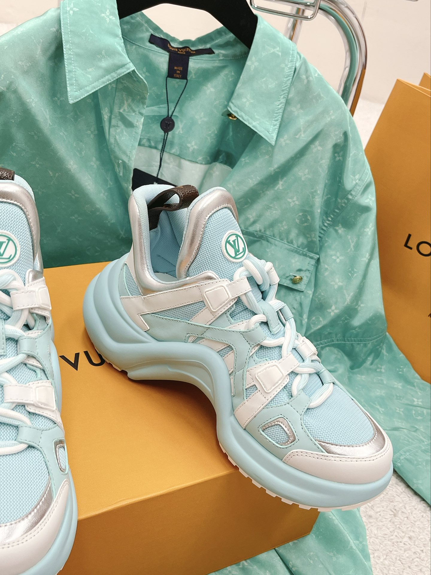 LOUIS VUITTON SNEAKERS