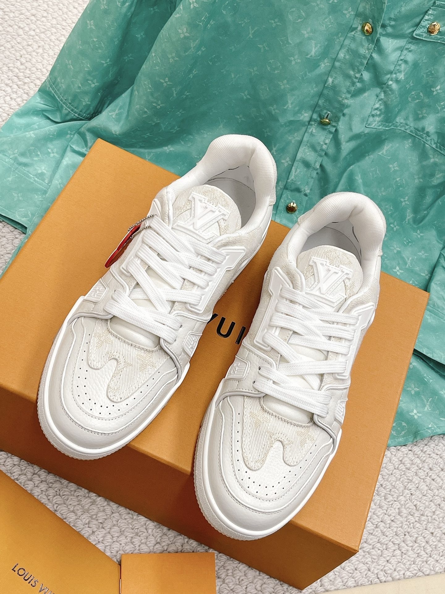 LOUIS VUITTON SNEAKERS