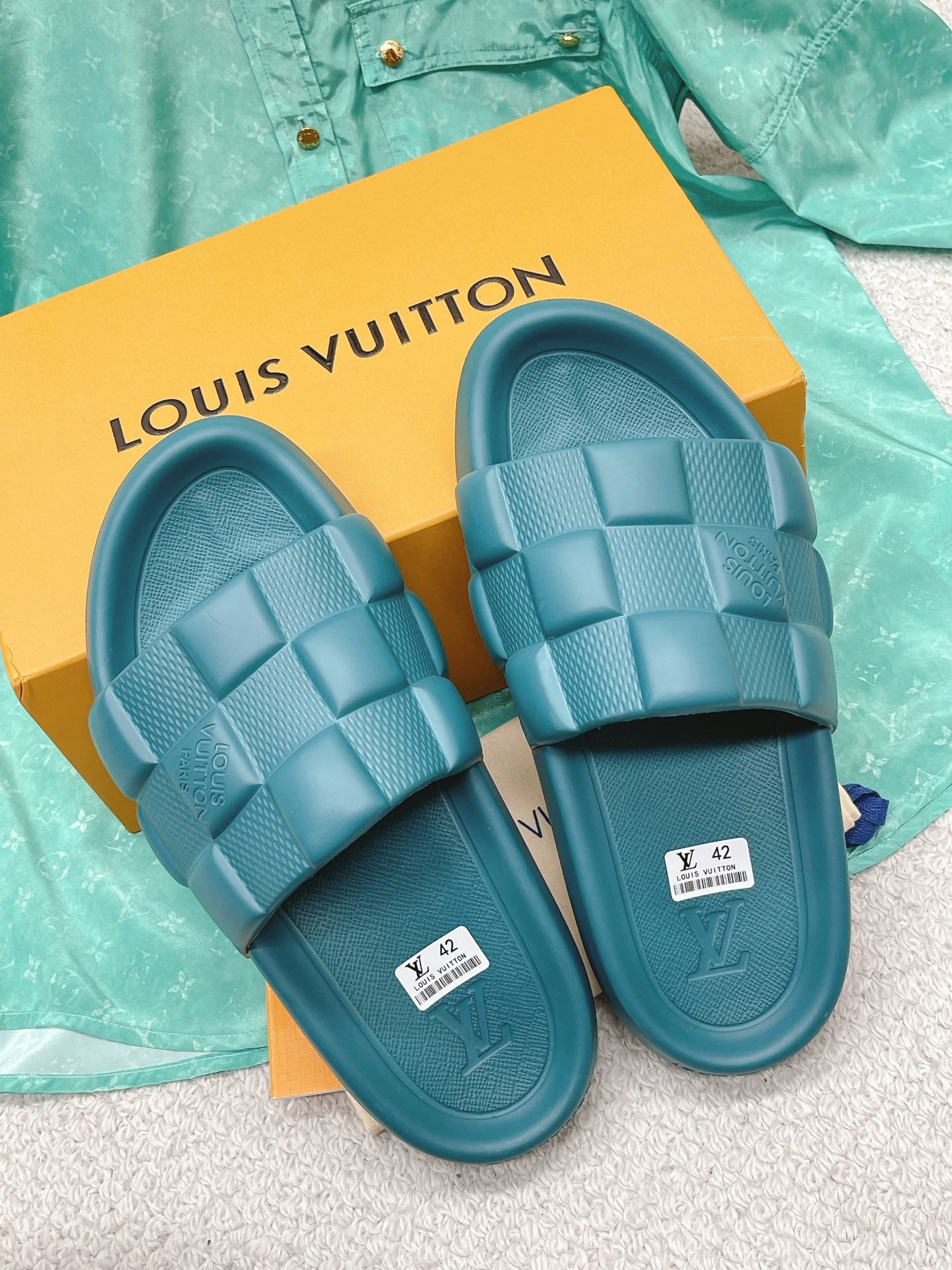 LOUIS VUITTON SLIDES