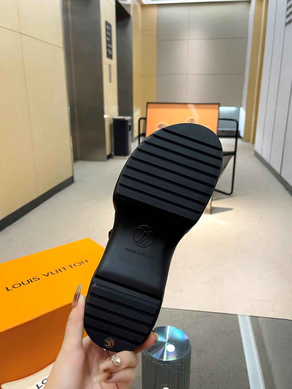 LOUIS VUITTON SANDALS