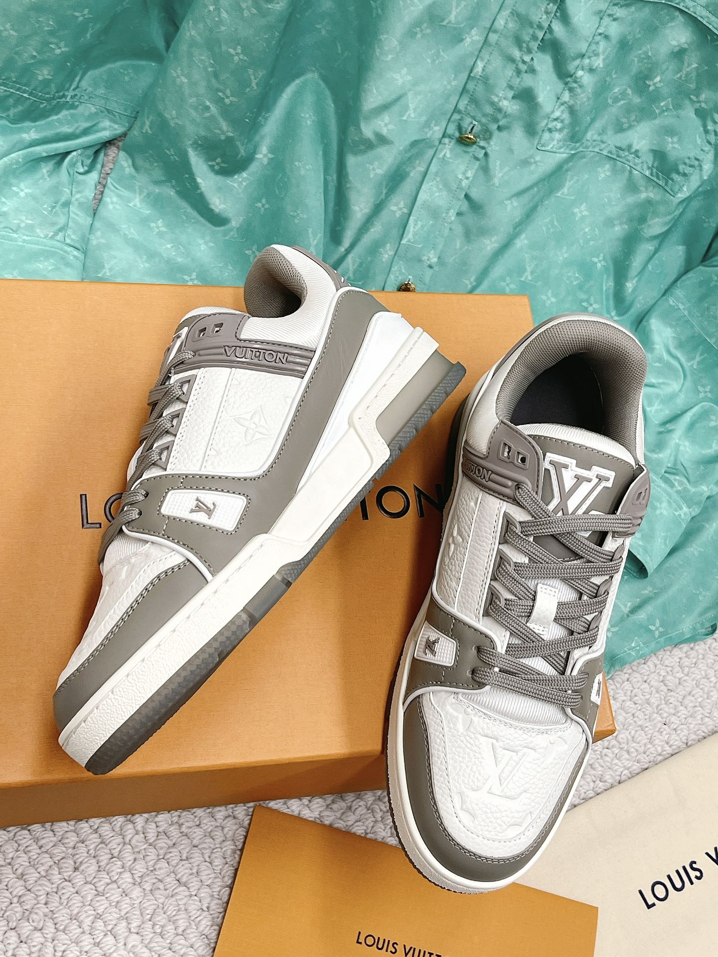 LOUIS VUITTON SNEAKERS