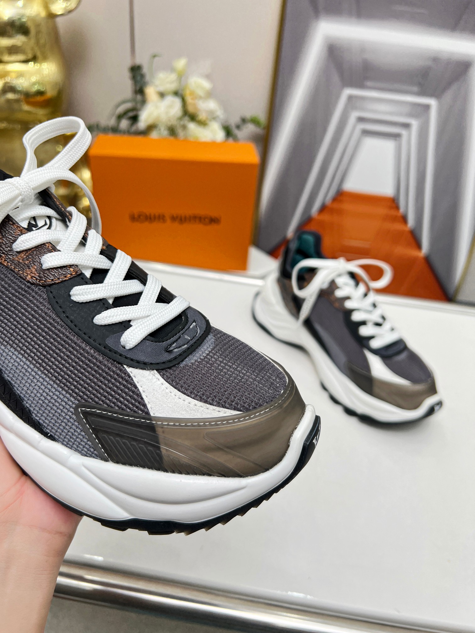 LOUIS VUITTON SNEAKERS