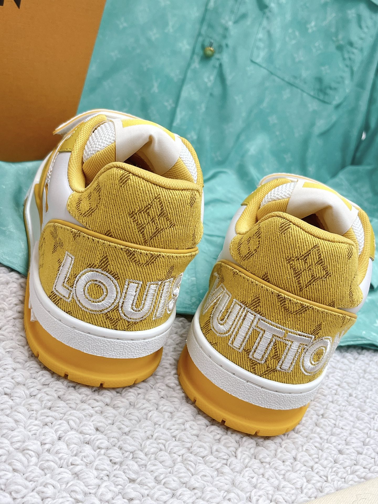 LOUIS VUITTON SNEAKERS