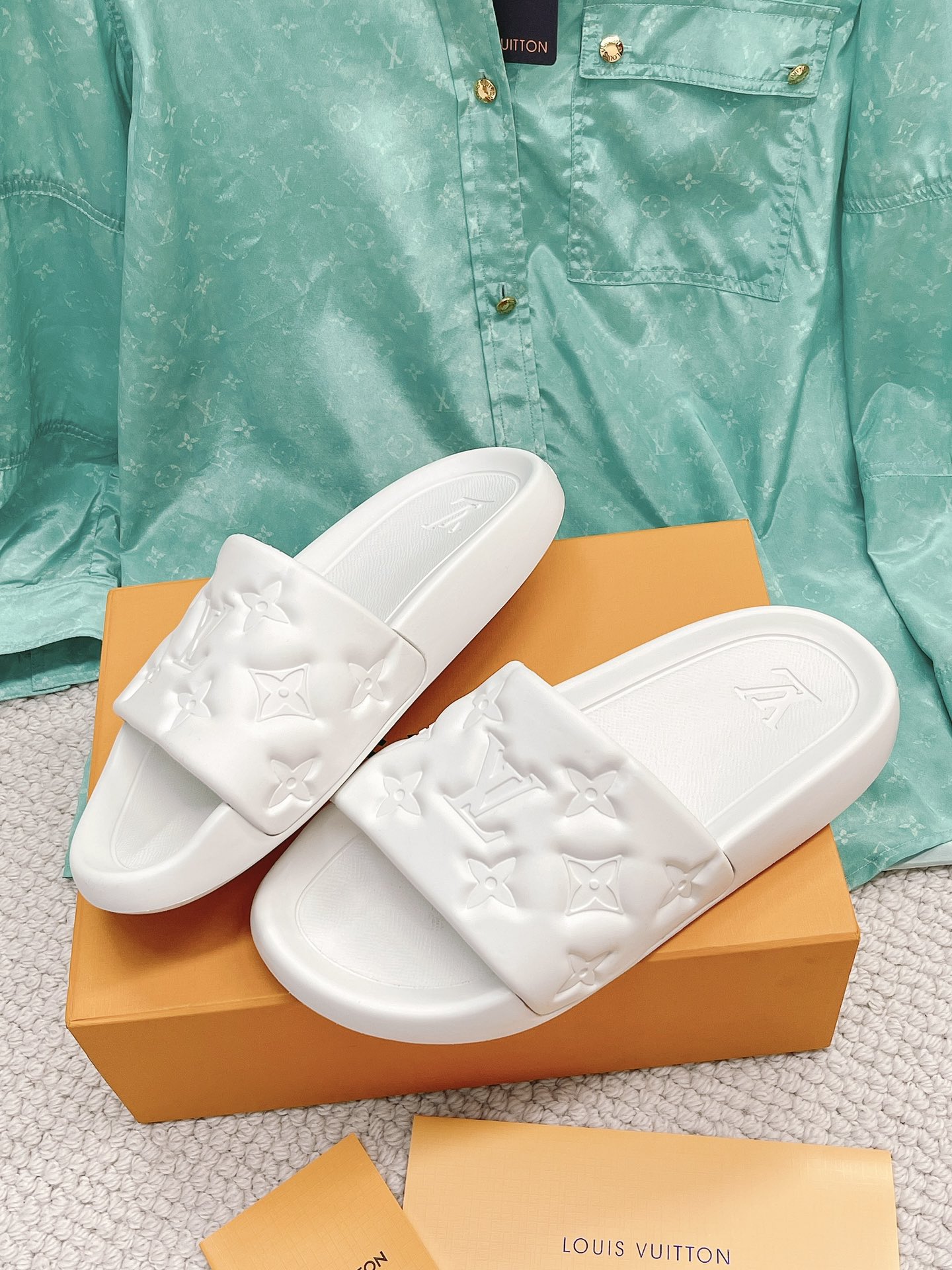 LOUIS VUITTON SLIDES