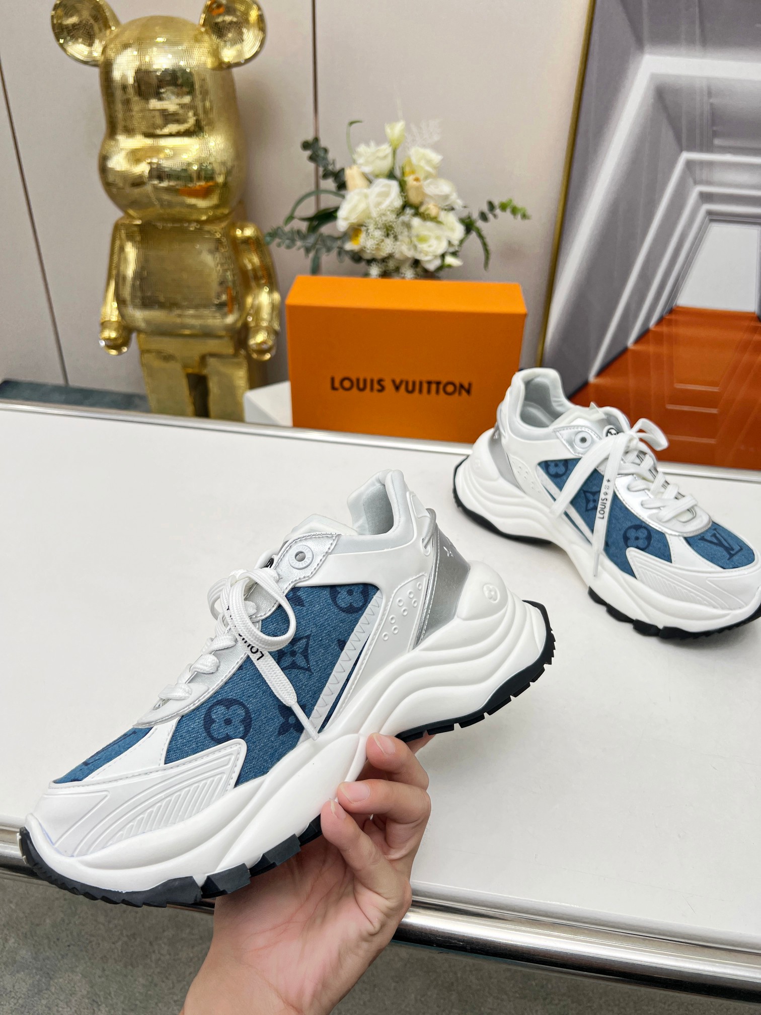 LOUIS VUITTON SNEAKERS
