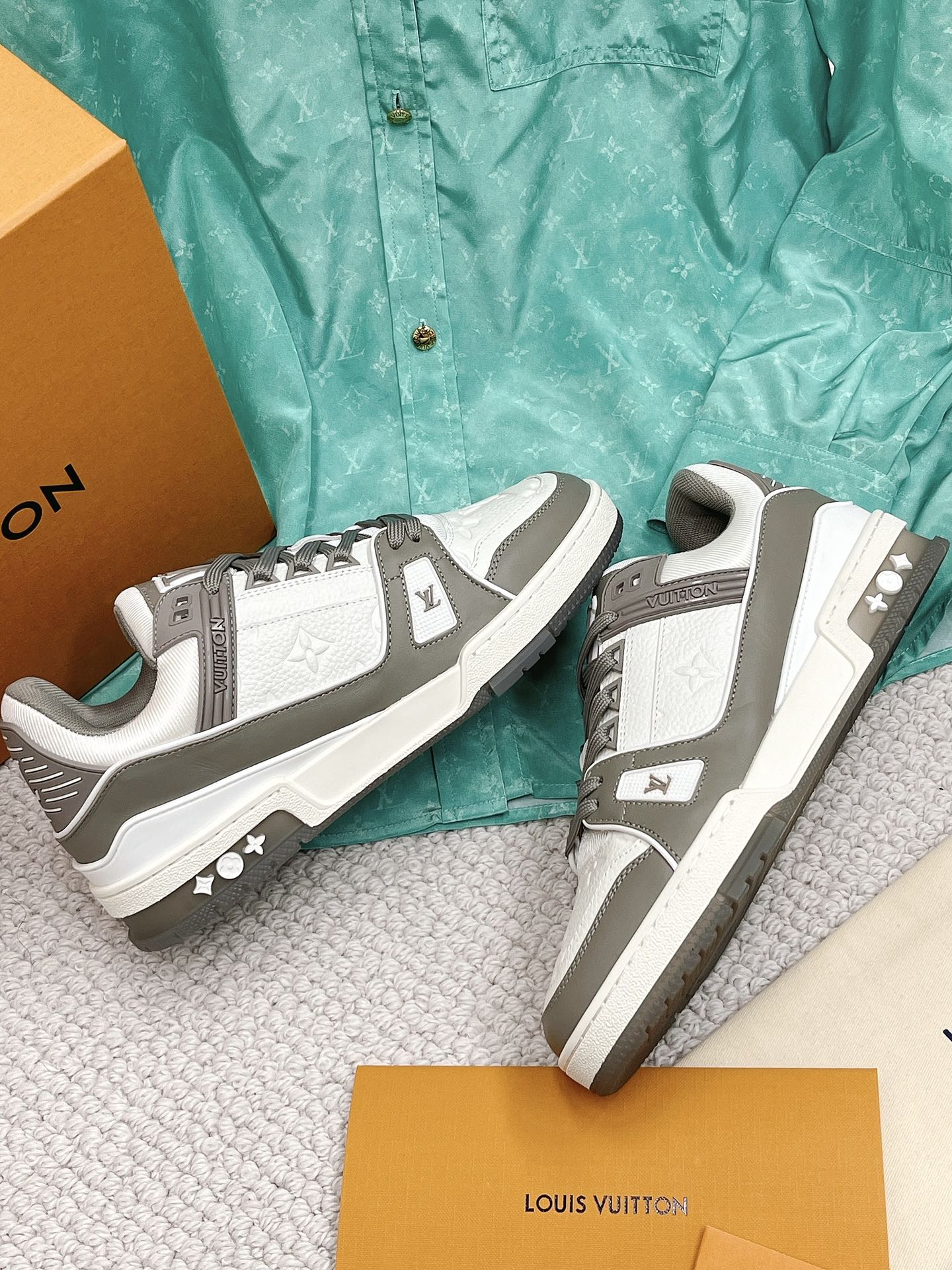 LOUIS VUITTON SNEAKERS