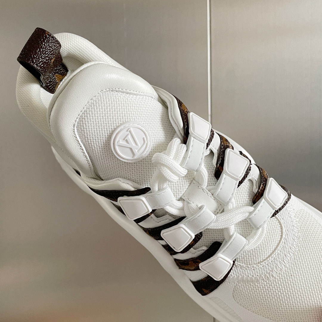 LOUIS VUITTON SNEAKERS