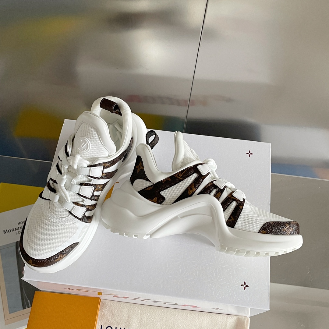 LOUIS VUITTON SNEAKERS