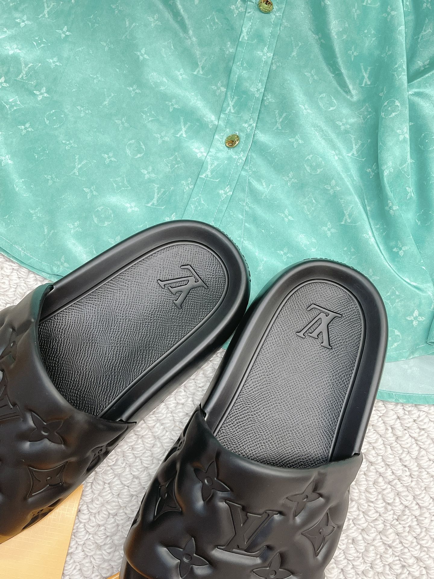 LOUIS VUITTON SLIDES