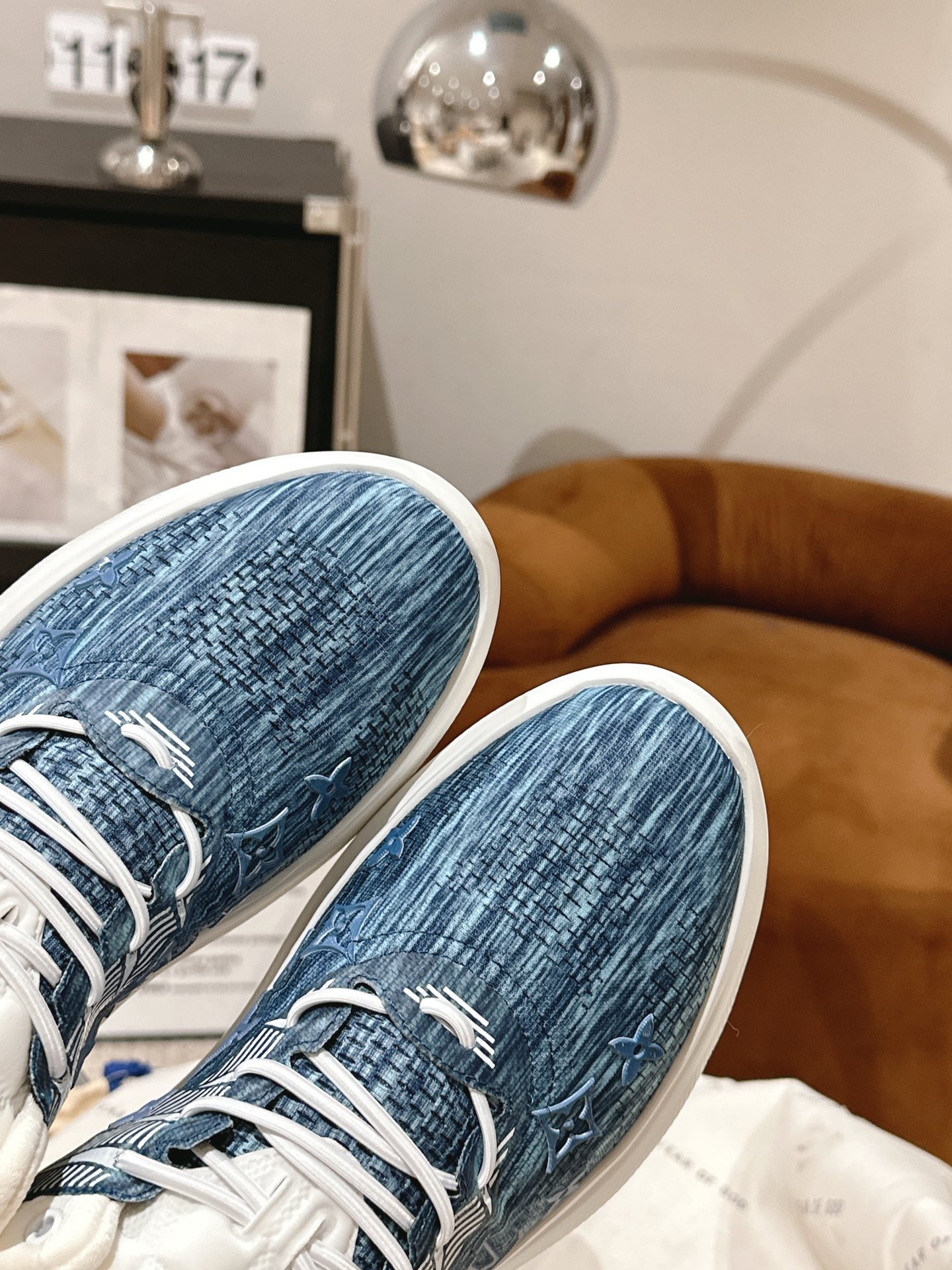 LOUIS VUITTON SNEAKERS