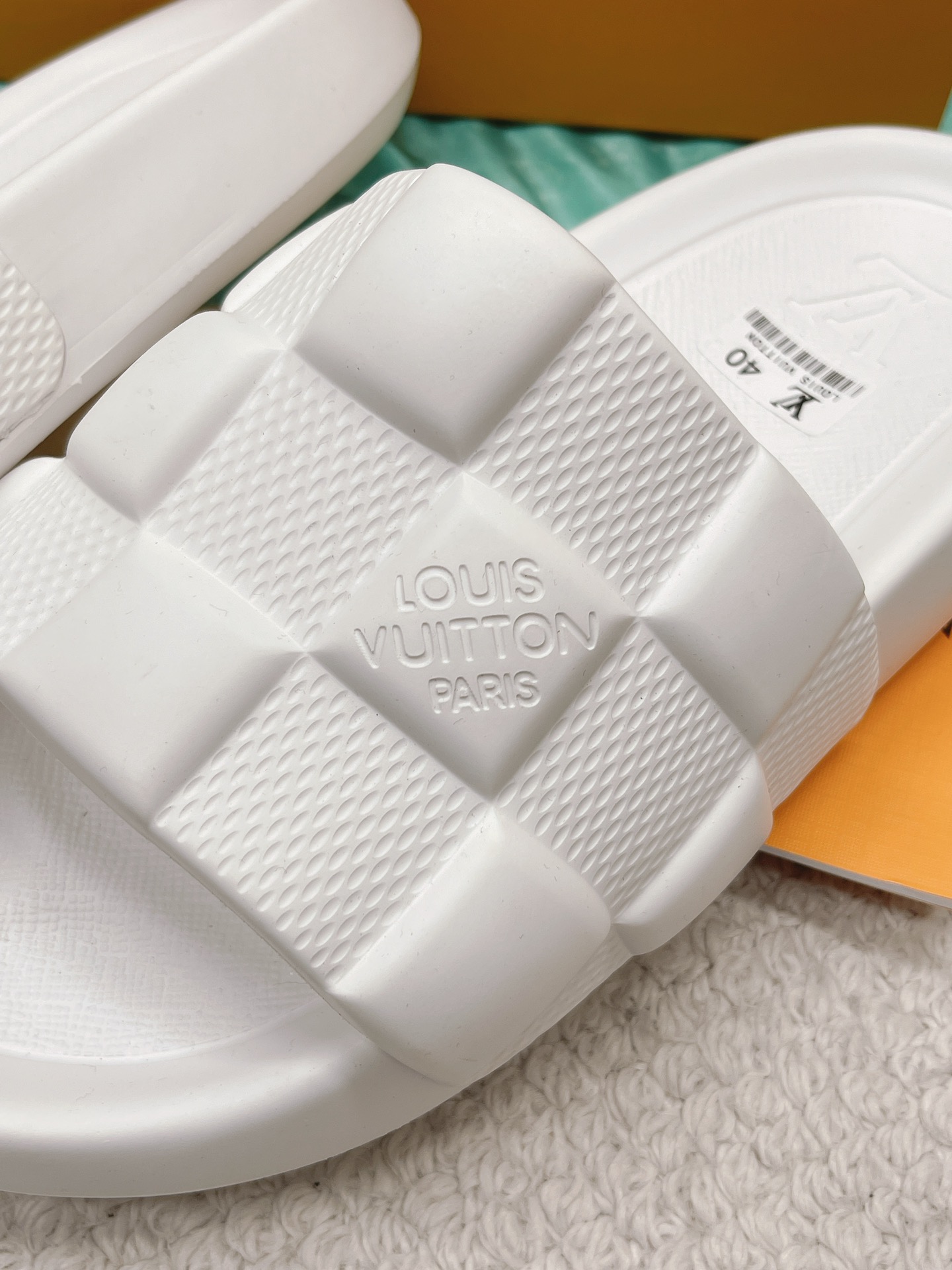 LOUIS VUITTON SLIDES